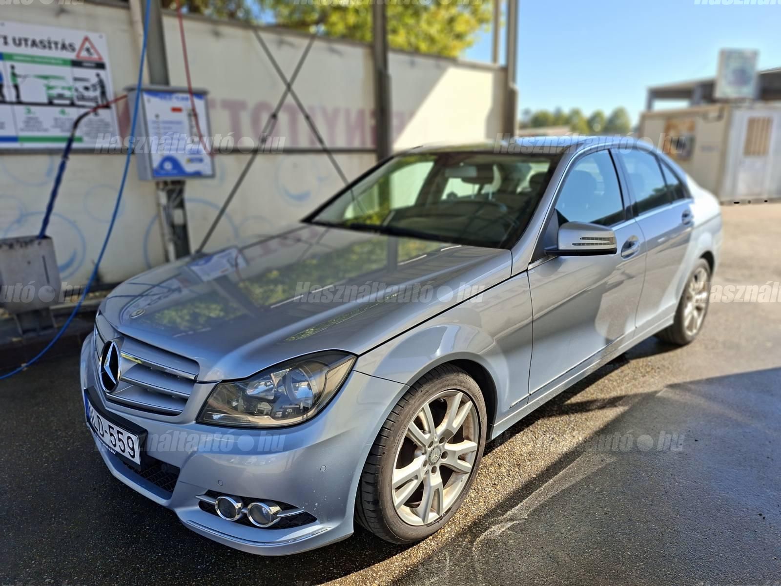 MERCEDES-BENZ C-OSZTÁLY 2013/8 - 1