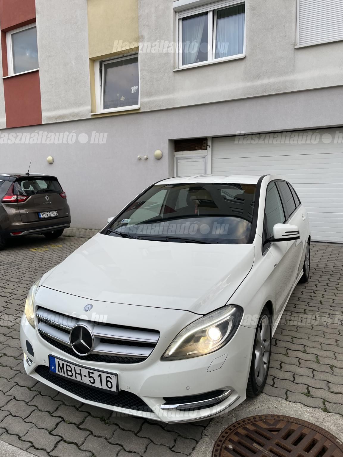 MERCEDES-BENZ B 200 2013/8 - 1