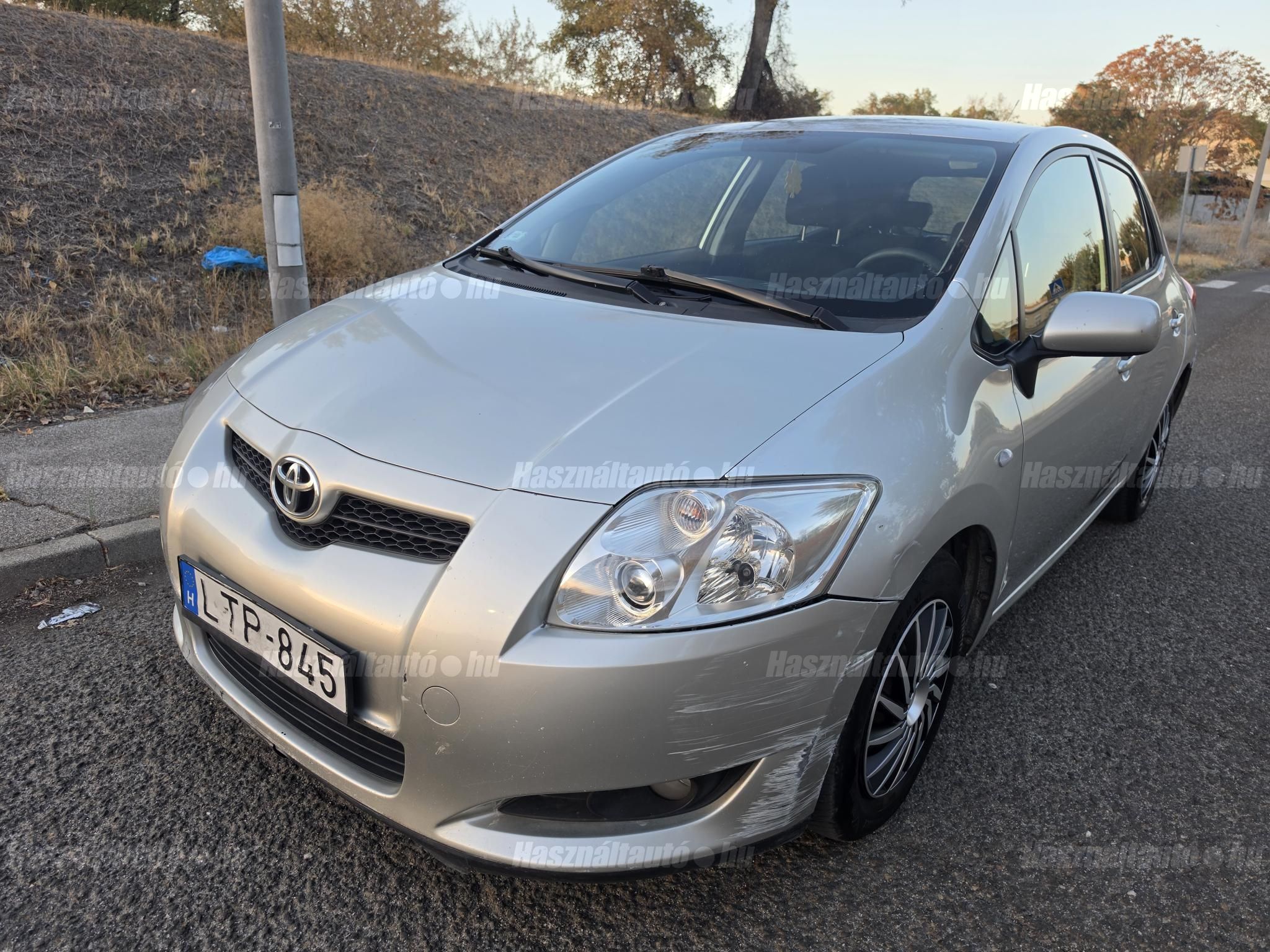 TOYOTA AURIS 2007 - 1