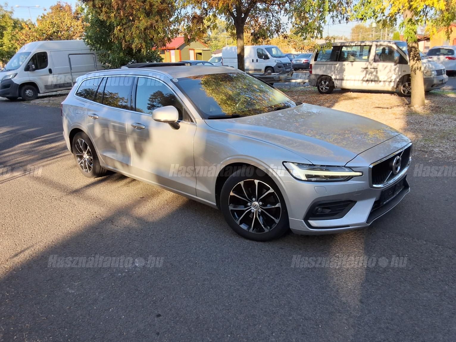 VOLVO V60 2019/8 - 1