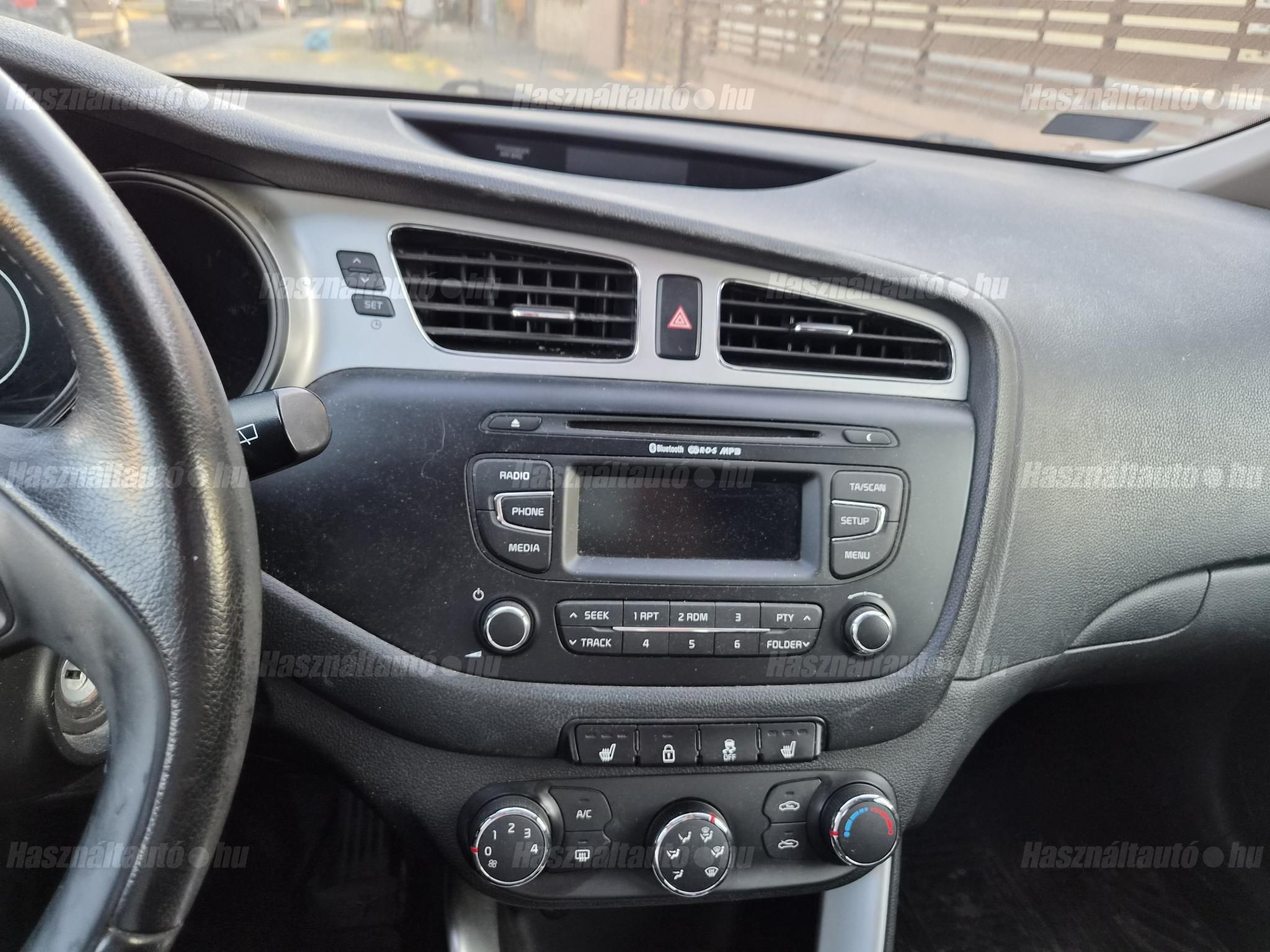 KIA CEE'D 2013/4 - 1