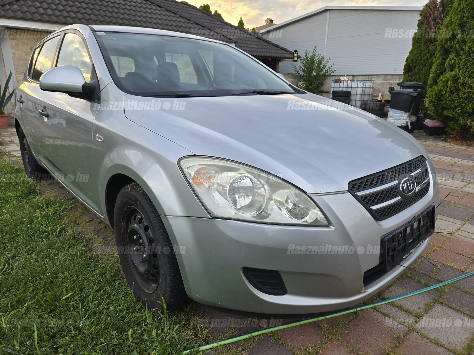 KIA CEE'D 2008/10 - 1