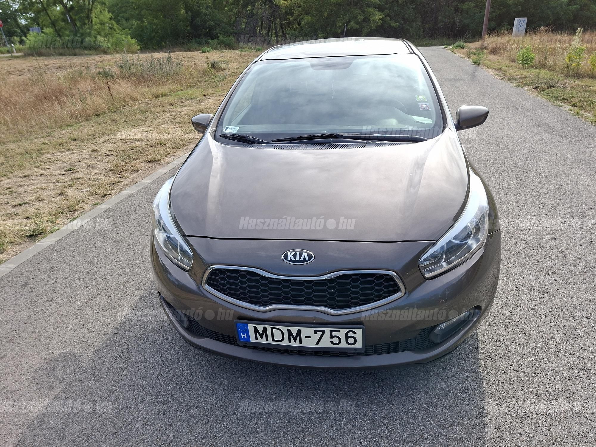 KIA CEE'D 2012/7 - 1