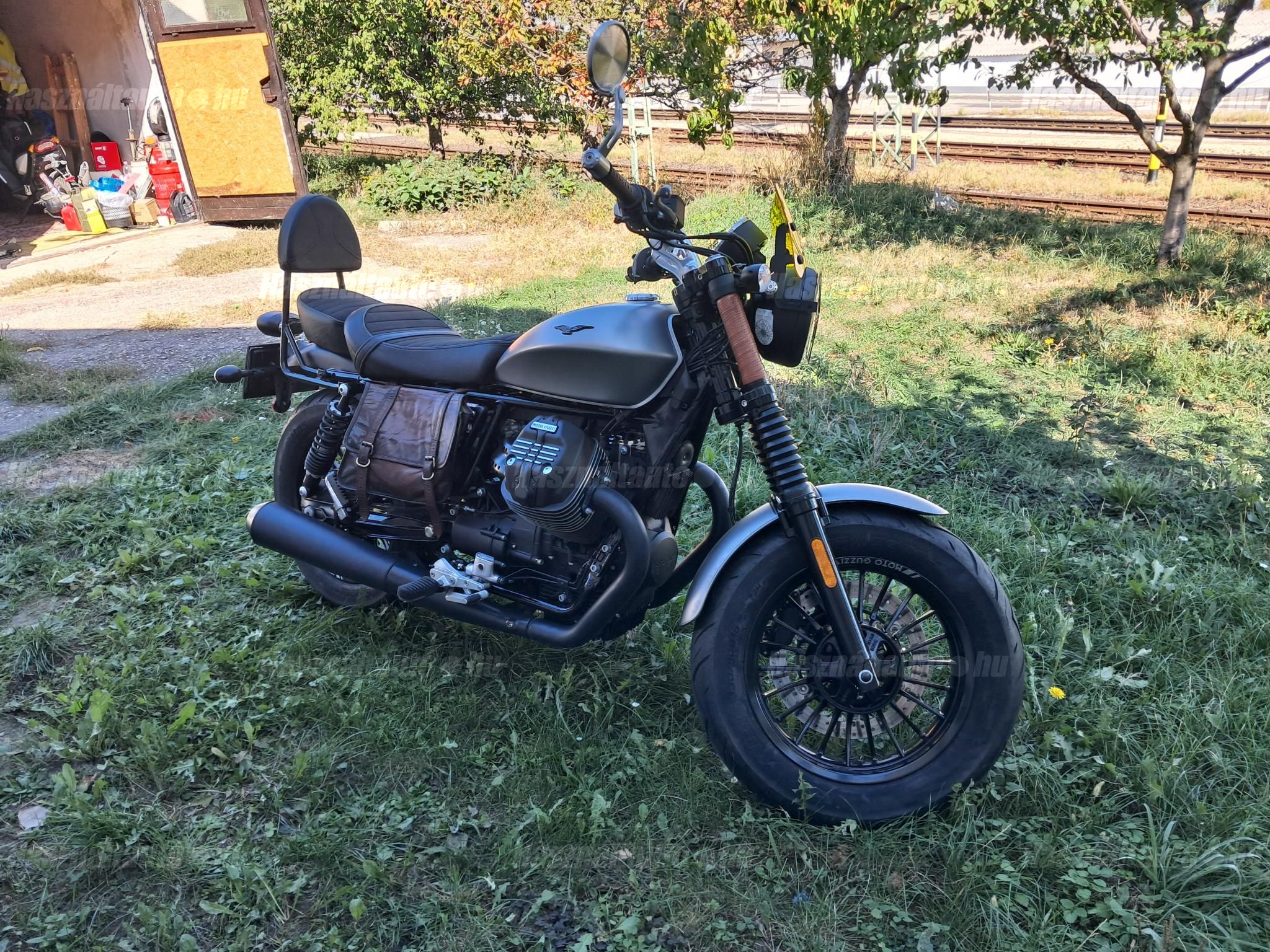 MOTO GUZZI V9 BOBBER 2020/7 - 1