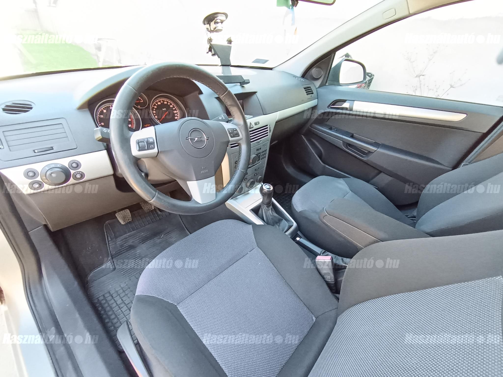 OPEL ASTRA H 2009 - 1