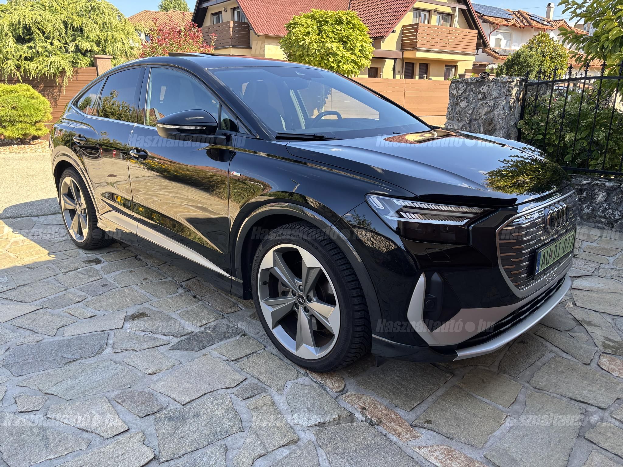 AUDI Q4 2022/10 - 1