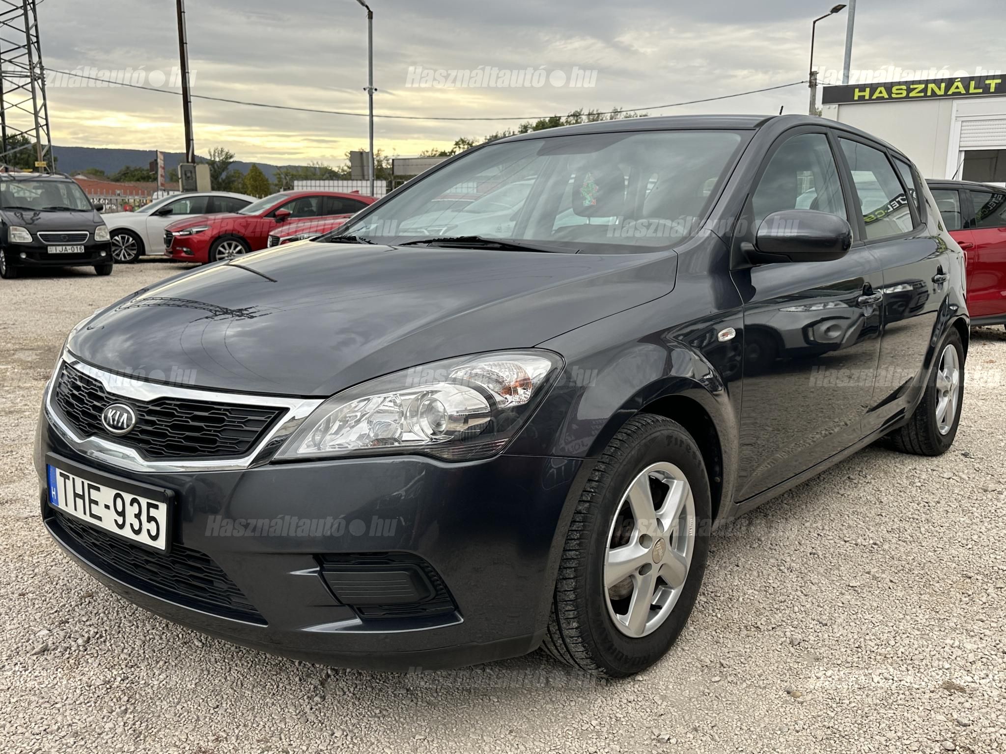 KIA CEE'D 2009/12 - 1