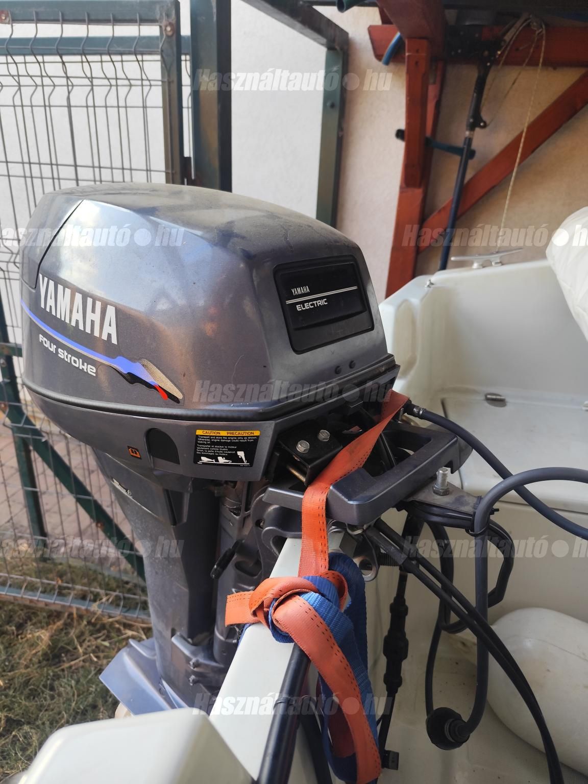 YAMAHA 2001 - 1