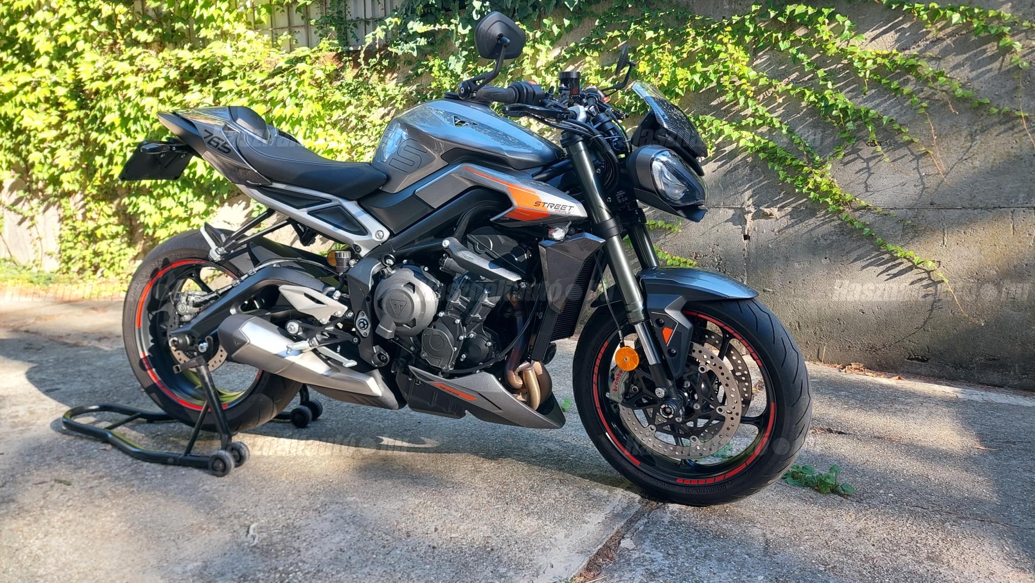 TRIUMPH STREET TRIPLE 2025/5 - 1