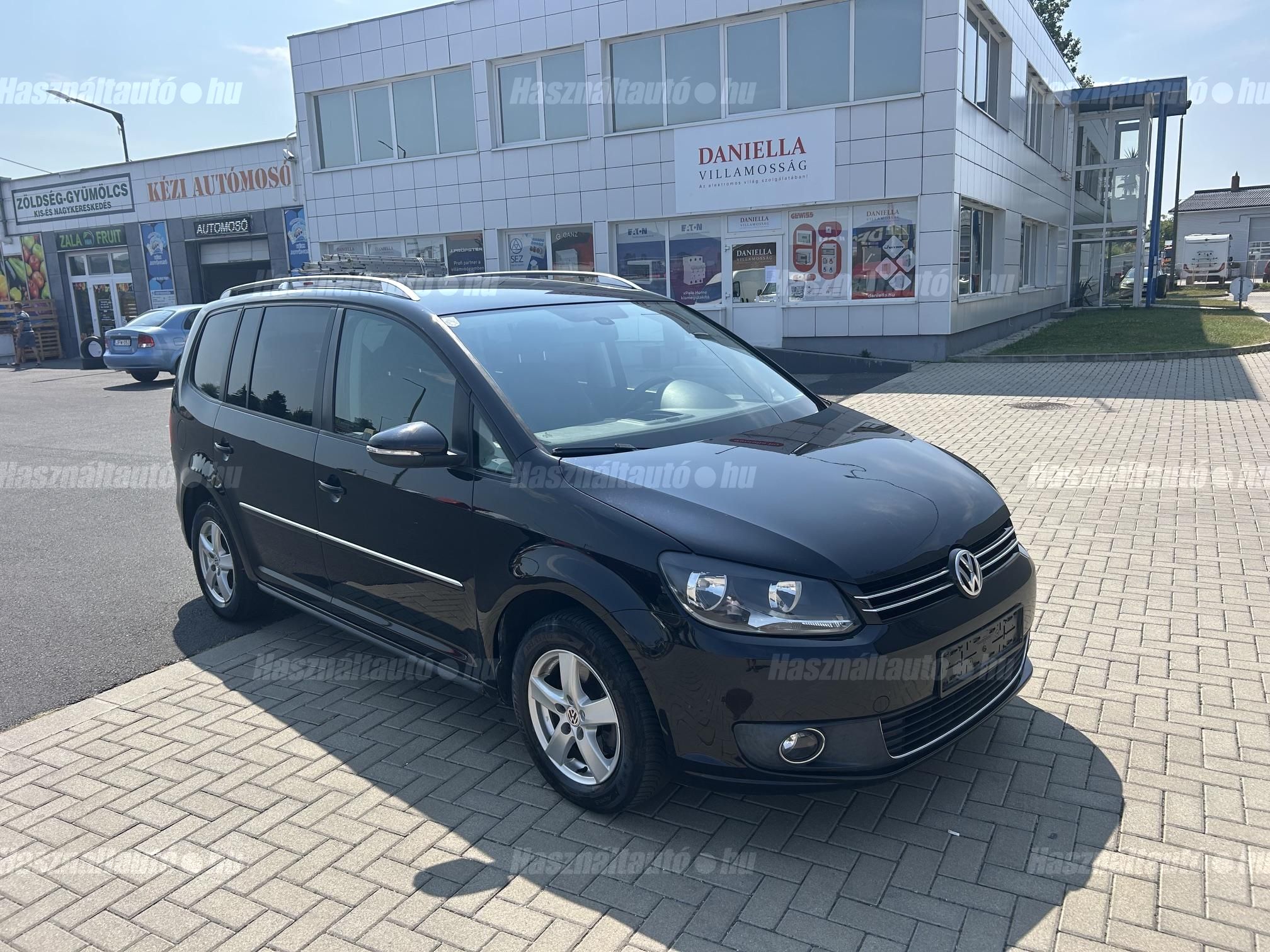 VOLKSWAGEN TOURAN 2010/11 - 1