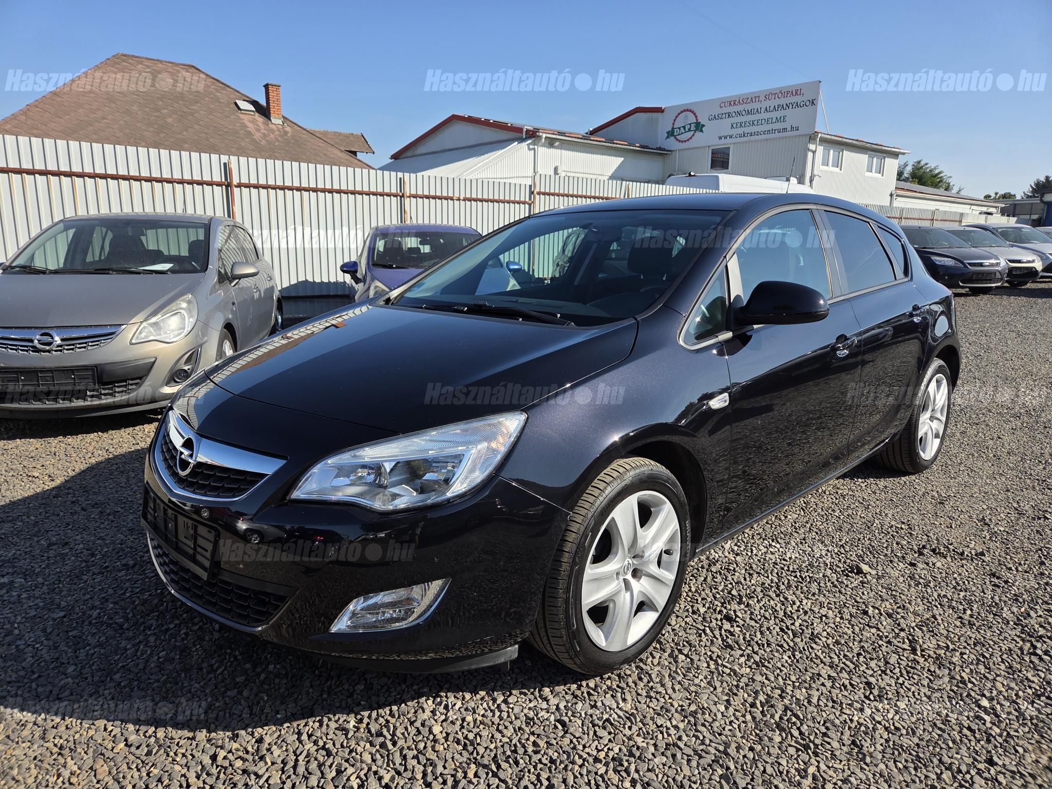 OPEL ASTRA J 2011/6 - 1