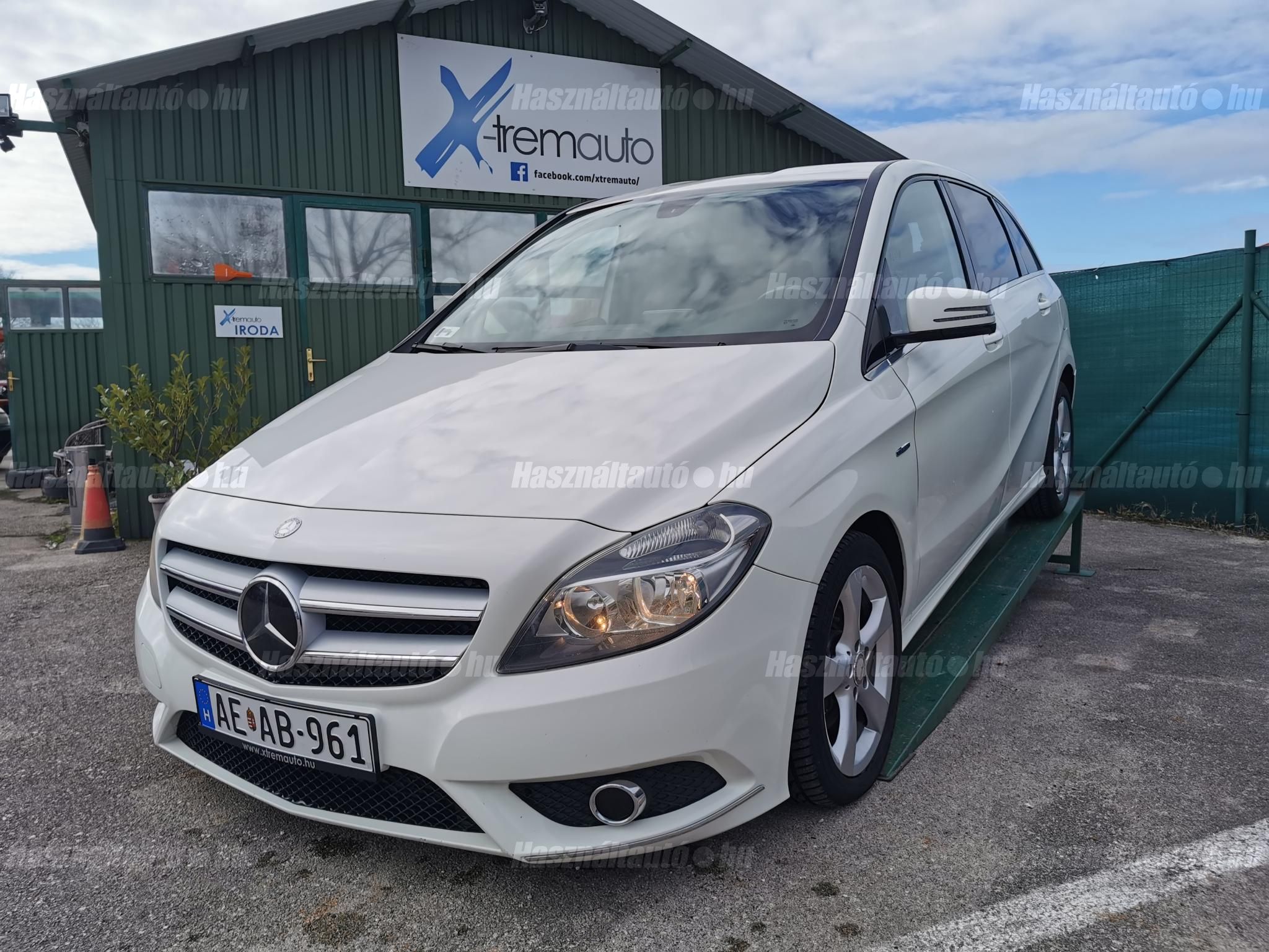 MERCEDES-BENZ B 180 2012/4 - 1
