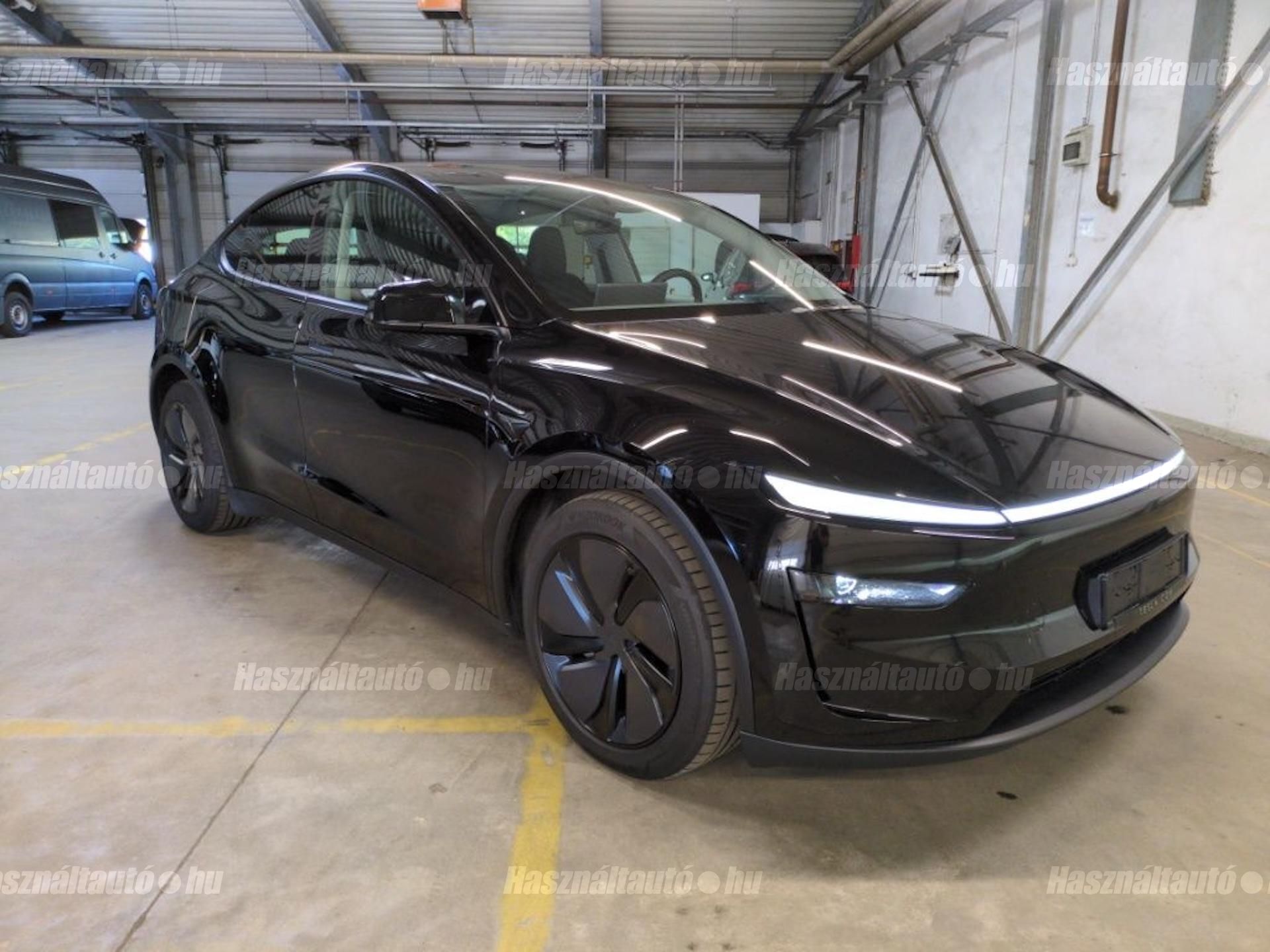 TESLA MODEL Y 2025/6 - 1