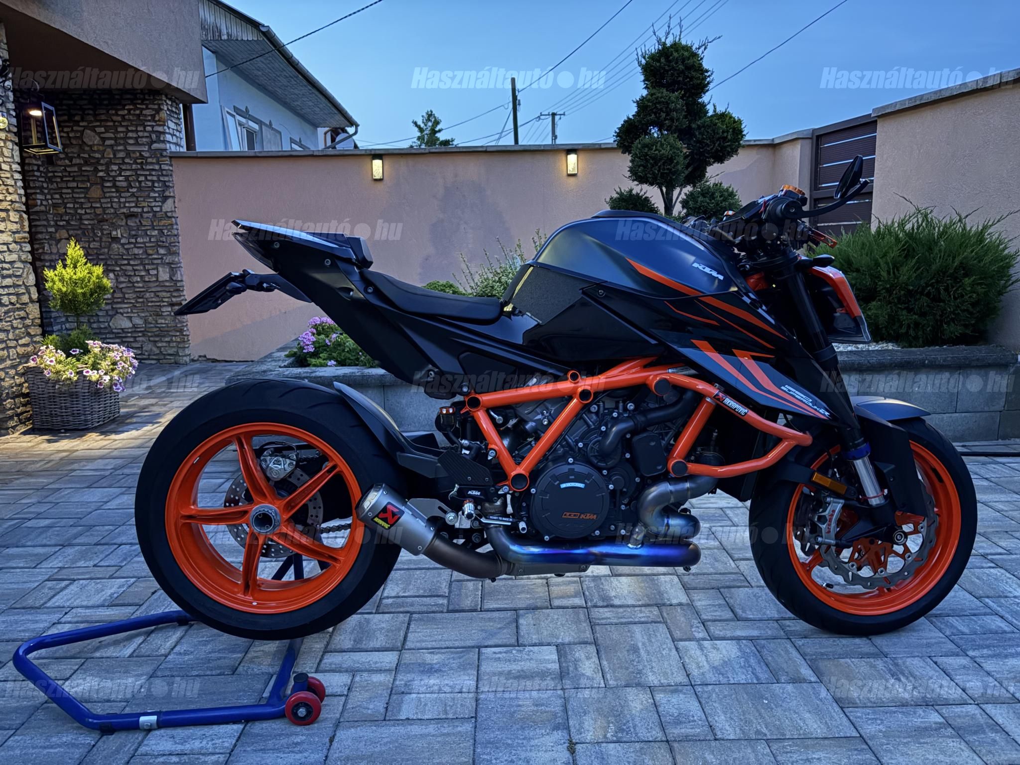 KTM 1290 SUPER DUKE R 2023/12 - 1