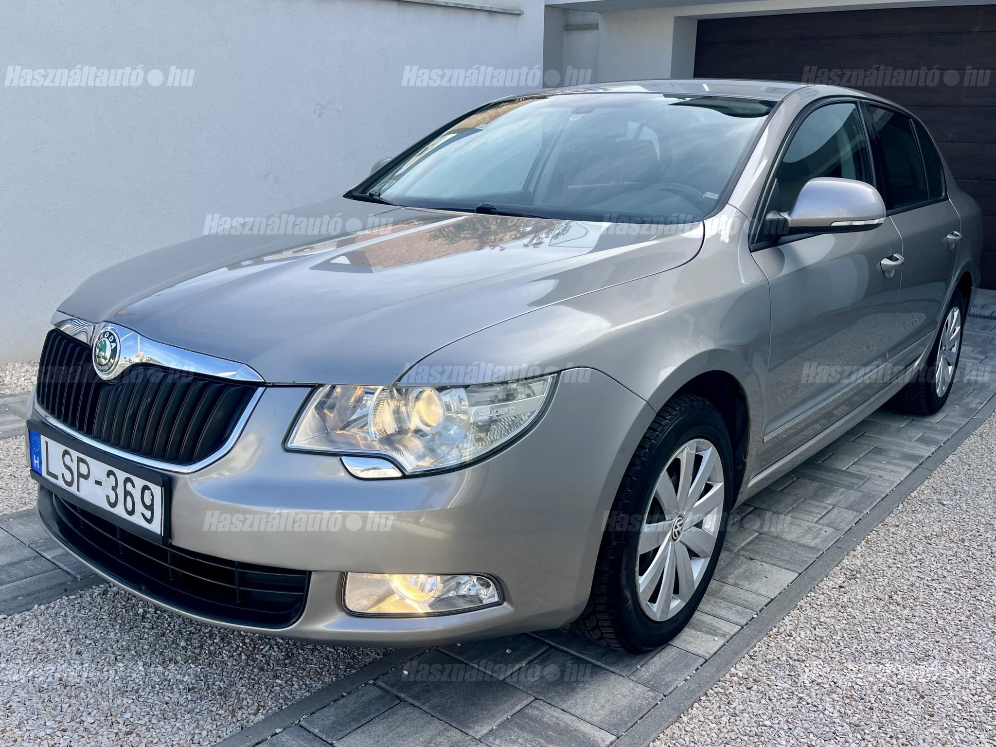 SKODA SUPERB 2011/1 - 1