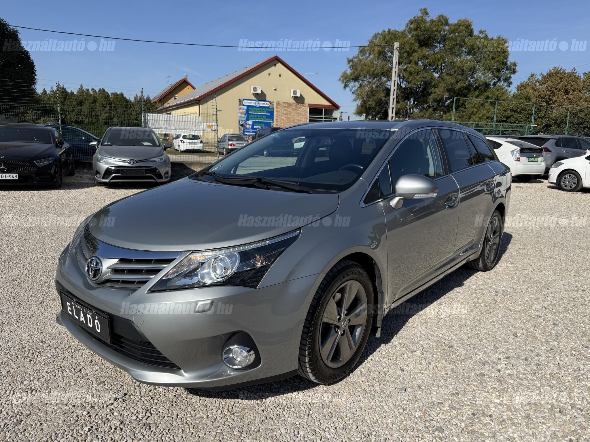 TOYOTA AVENSIS 2013/6 - 1
