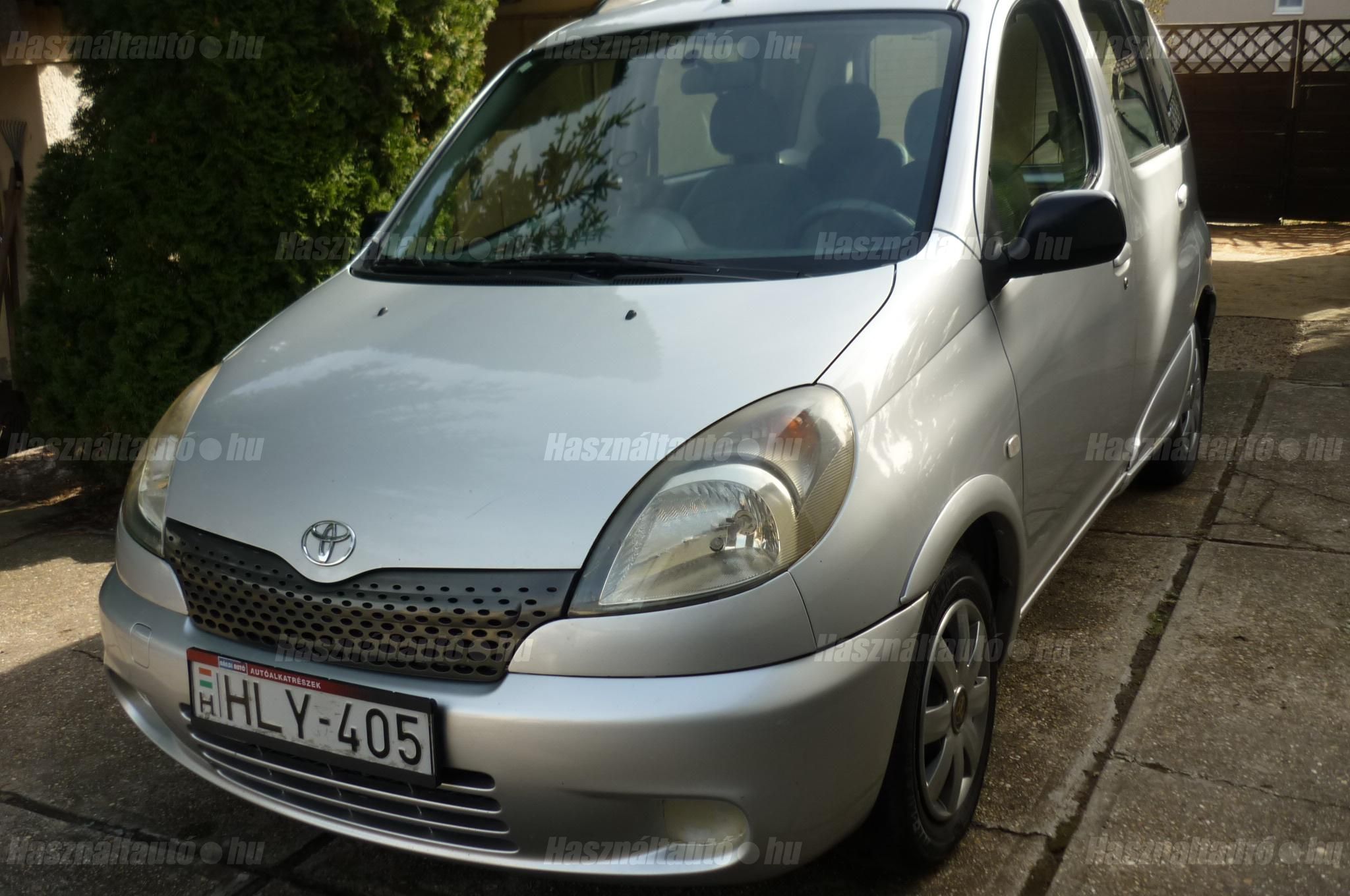 TOYOTA YARIS VERSO 2001/2 - 1