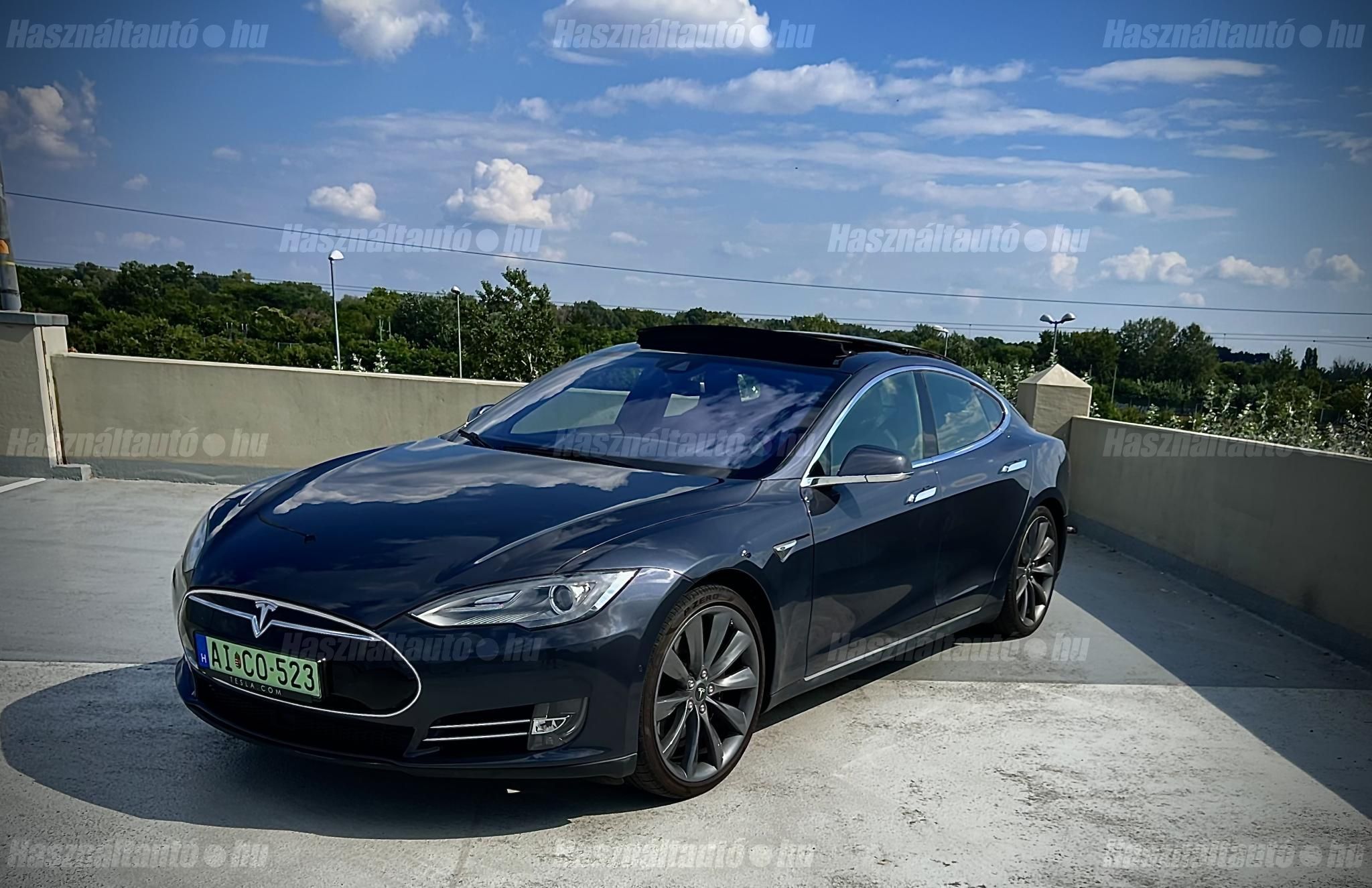 TESLA MODEL S 2015/10 - 1