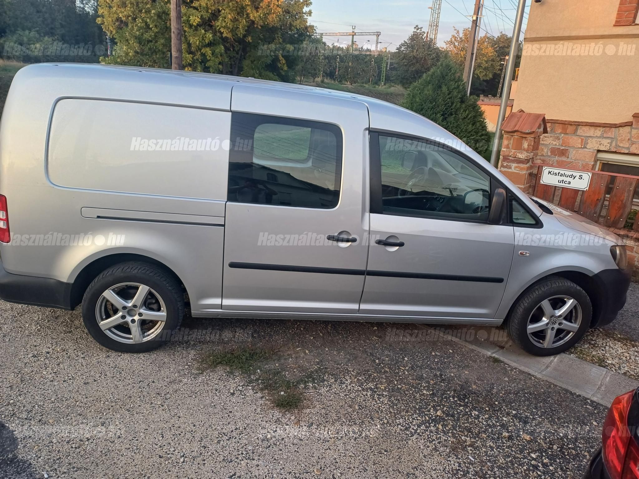 VOLKSWAGEN CADDY MAXI 2013 - 1