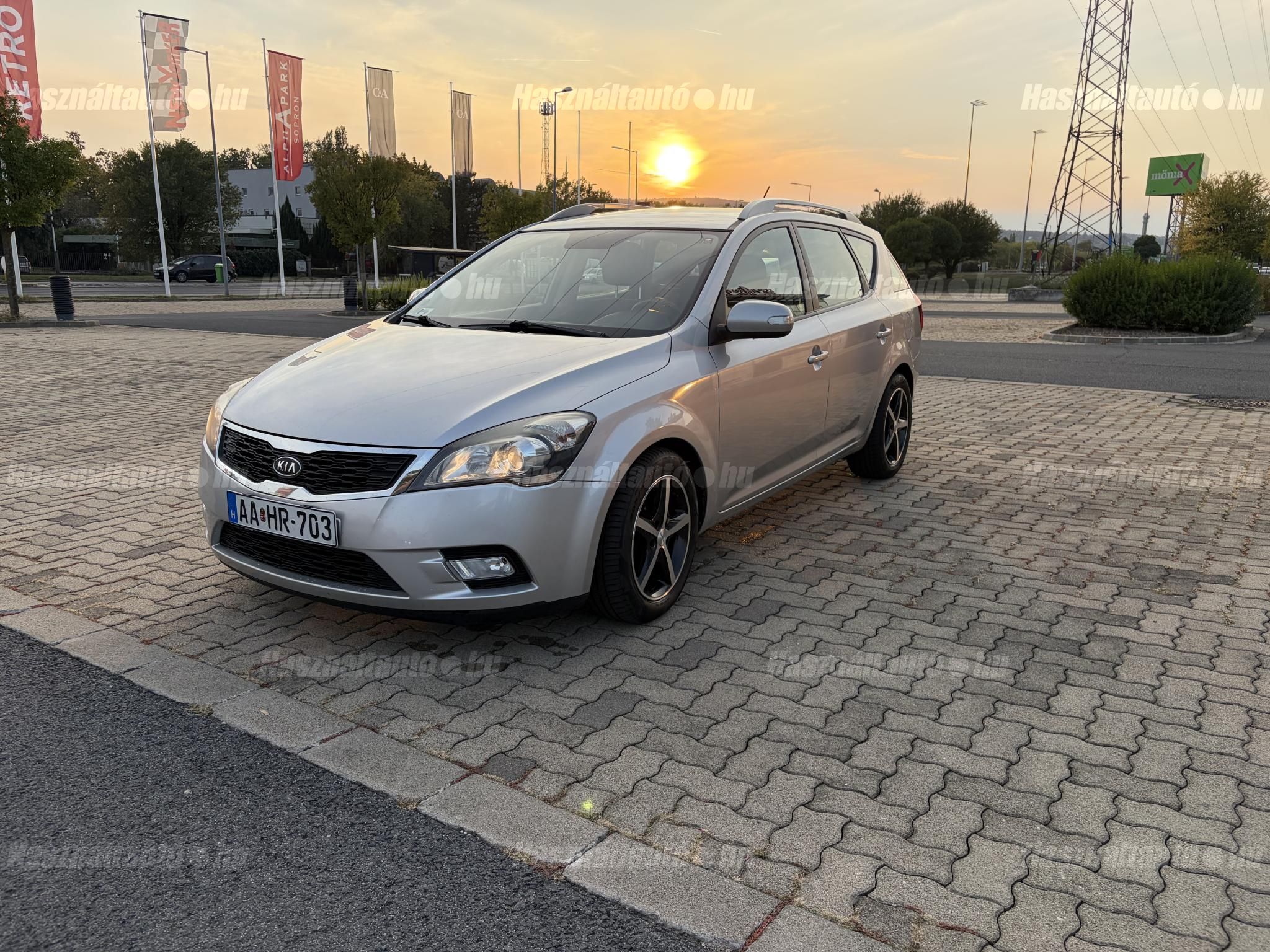 KIA CEE'D 2011/9 - 1