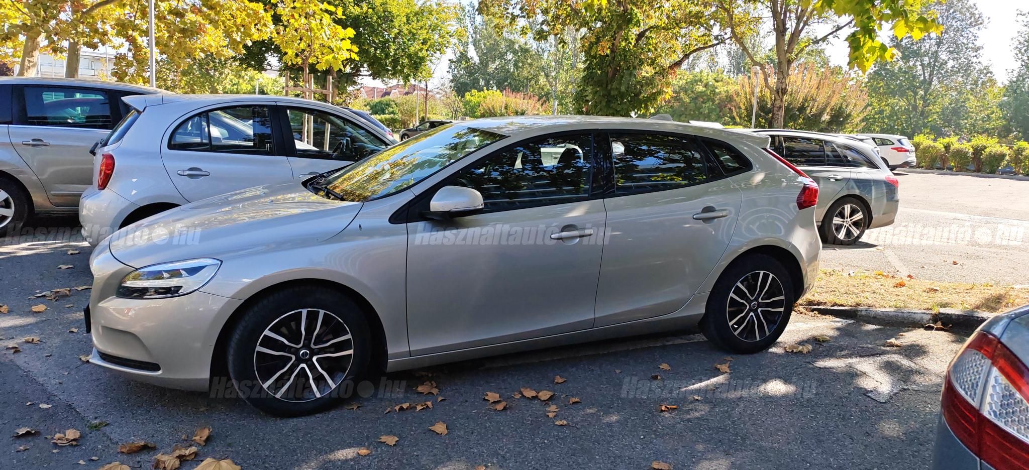 VOLVO V40 2019/7 - 1