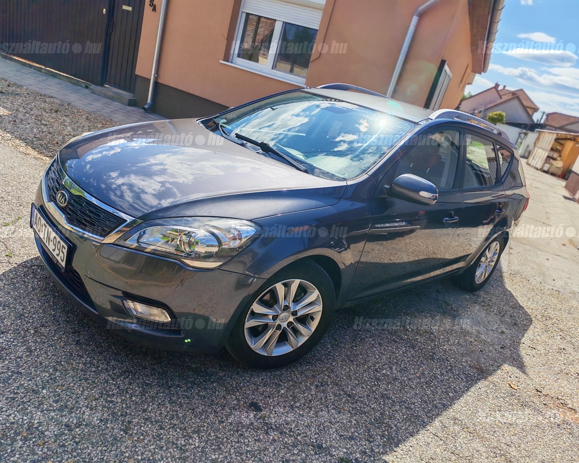 KIA CEE'D 2011/8 - 1