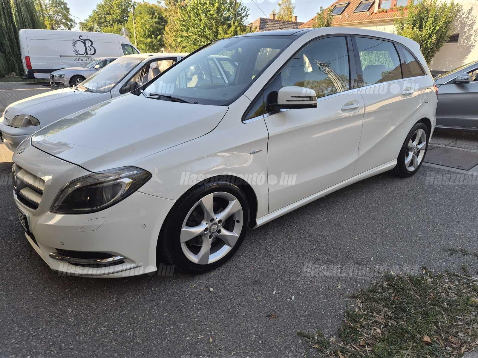 MERCEDES-BENZ B 200 2011/9 - 1