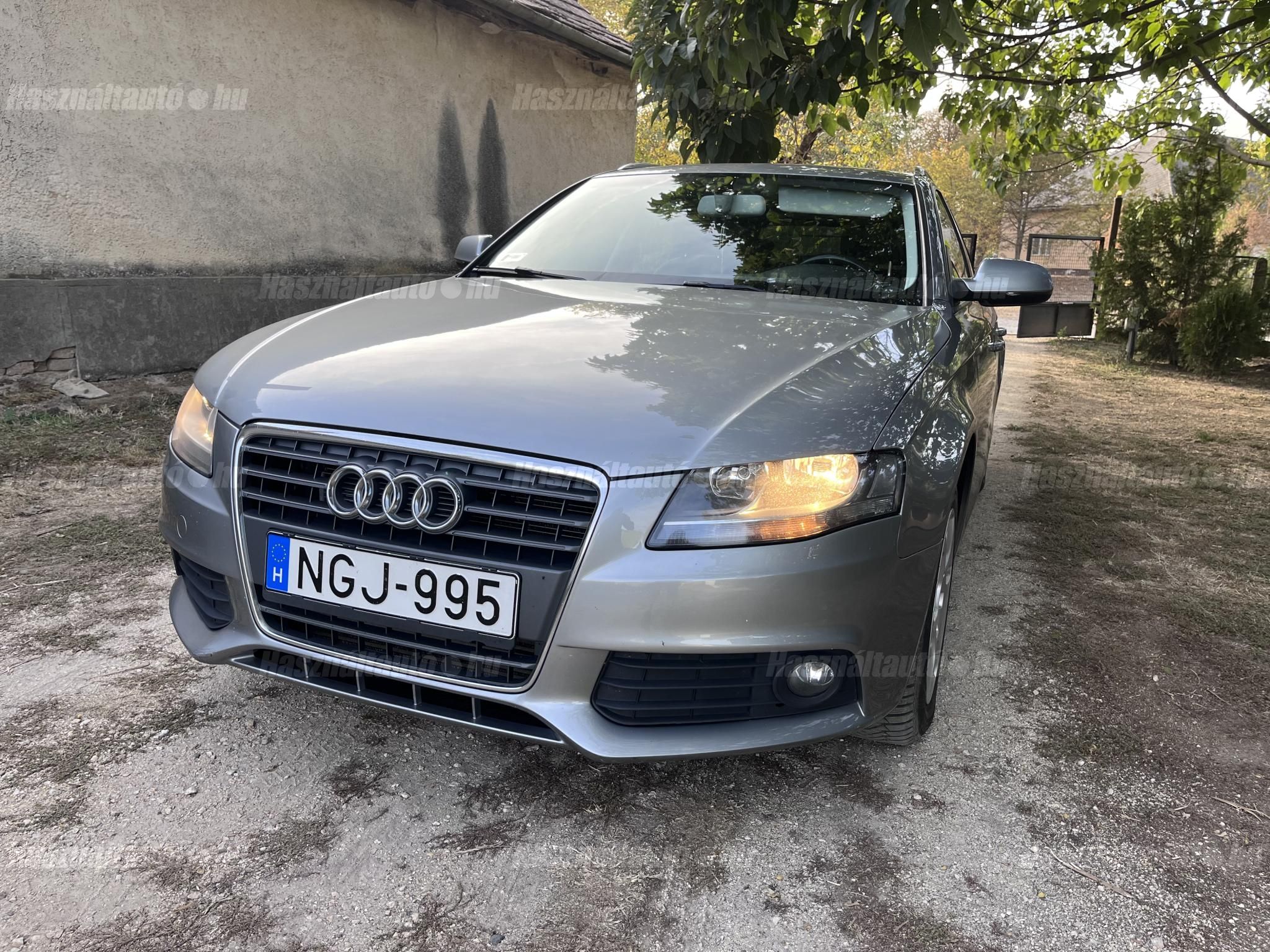 AUDI A4 2011/6 - 1