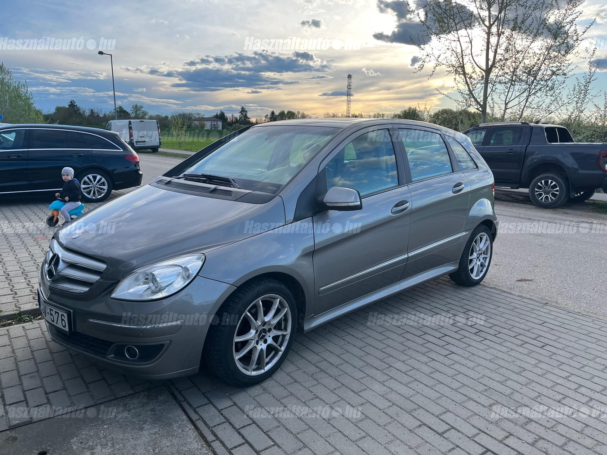 MERCEDES-BENZ B 200 2010/8 - 1