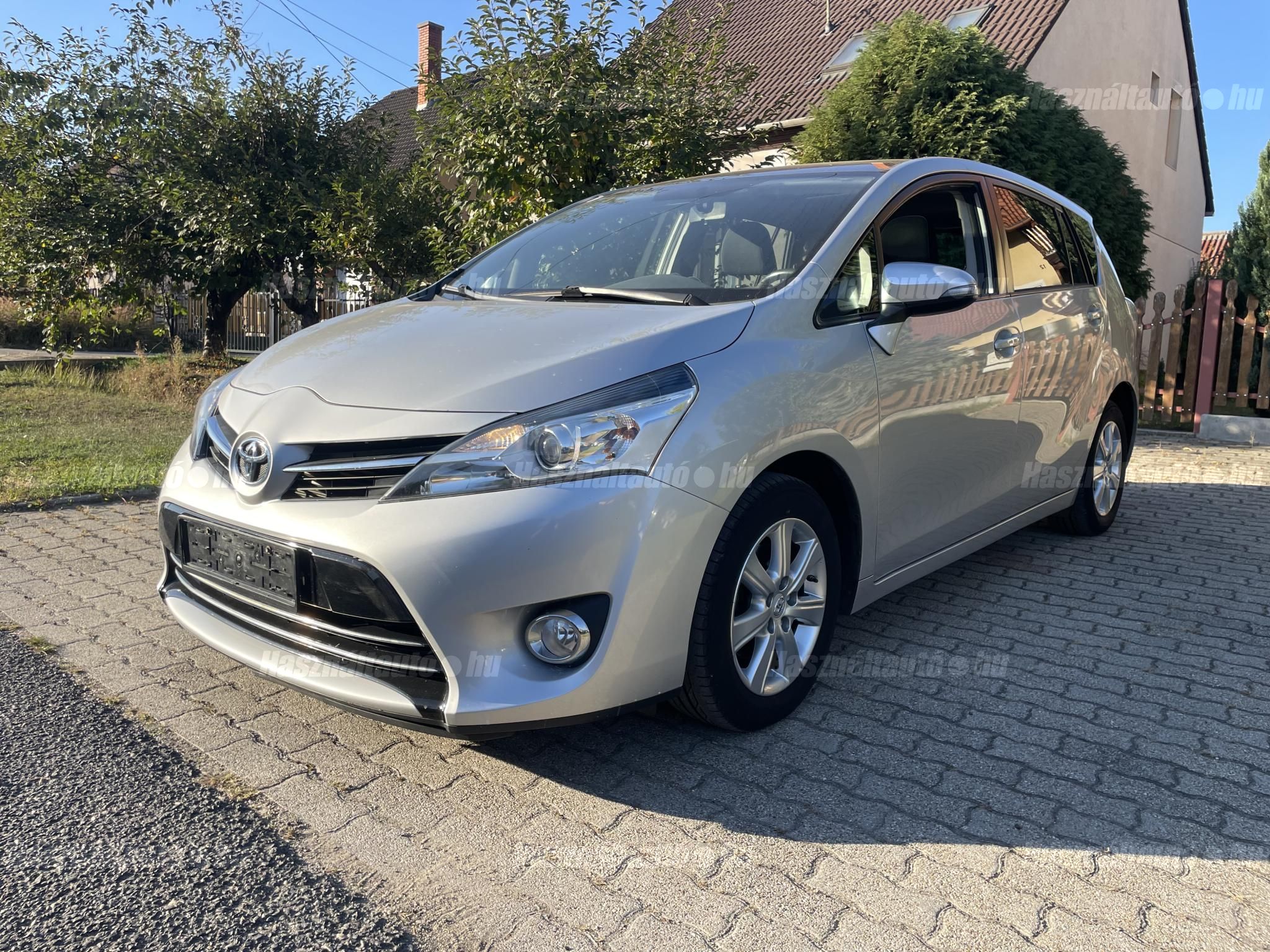 TOYOTA VERSO 2015/6 - 1