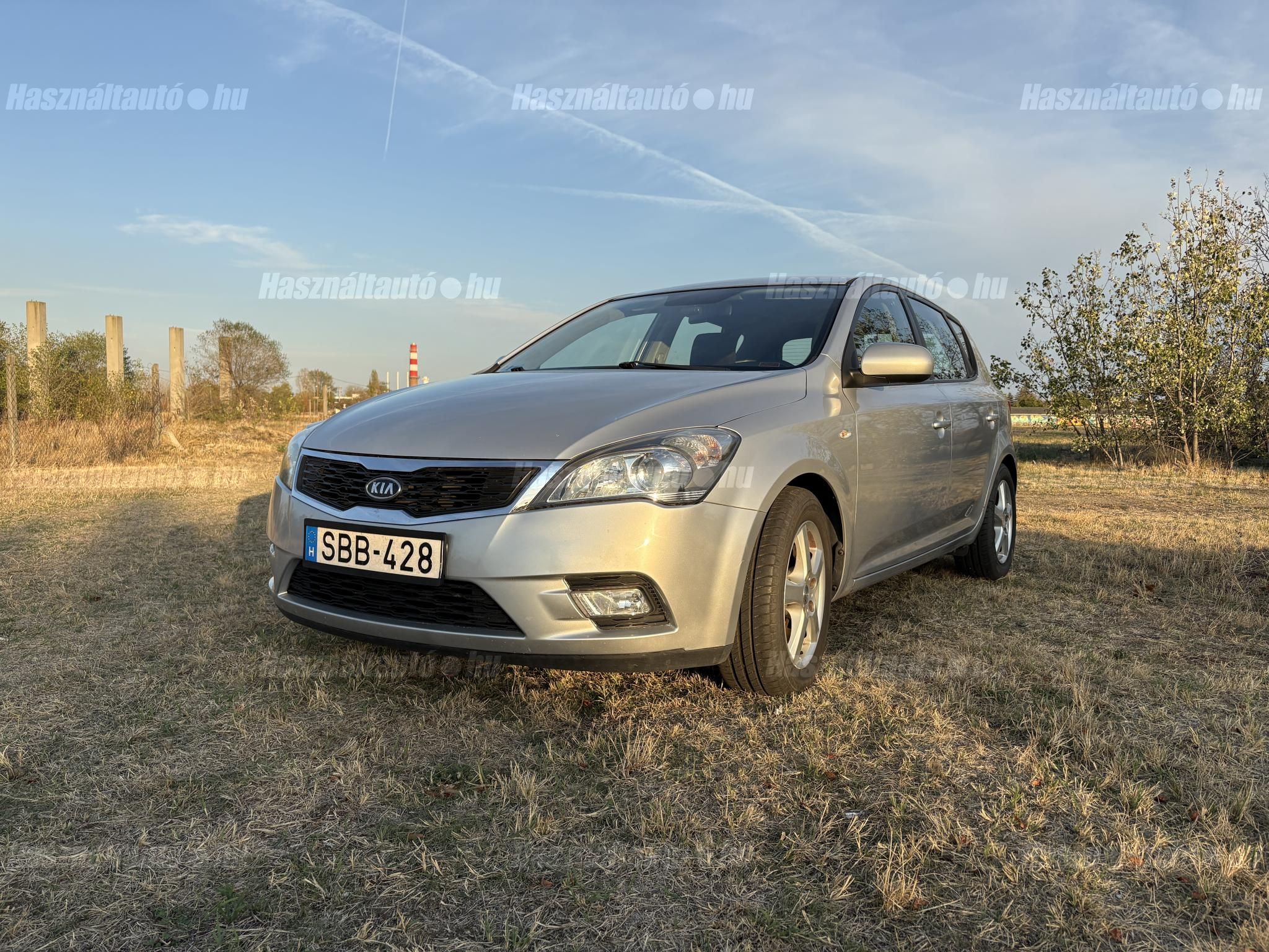 KIA CEE'D 2011/6 - 1