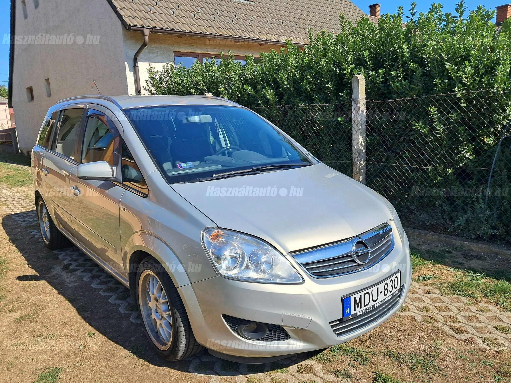 OPEL ZAFIRA B 2010/1 - 1