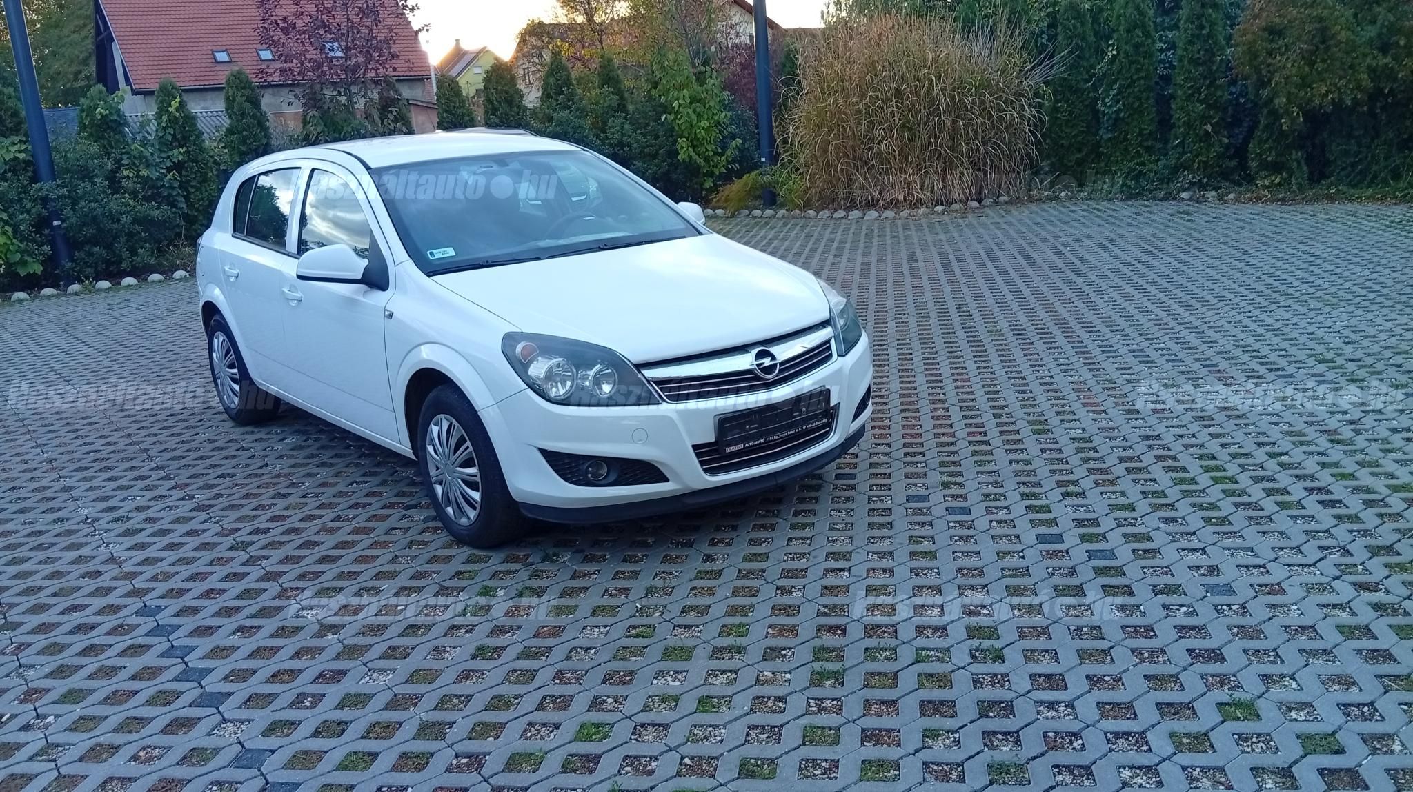 OPEL ASTRA H 2012 - 1