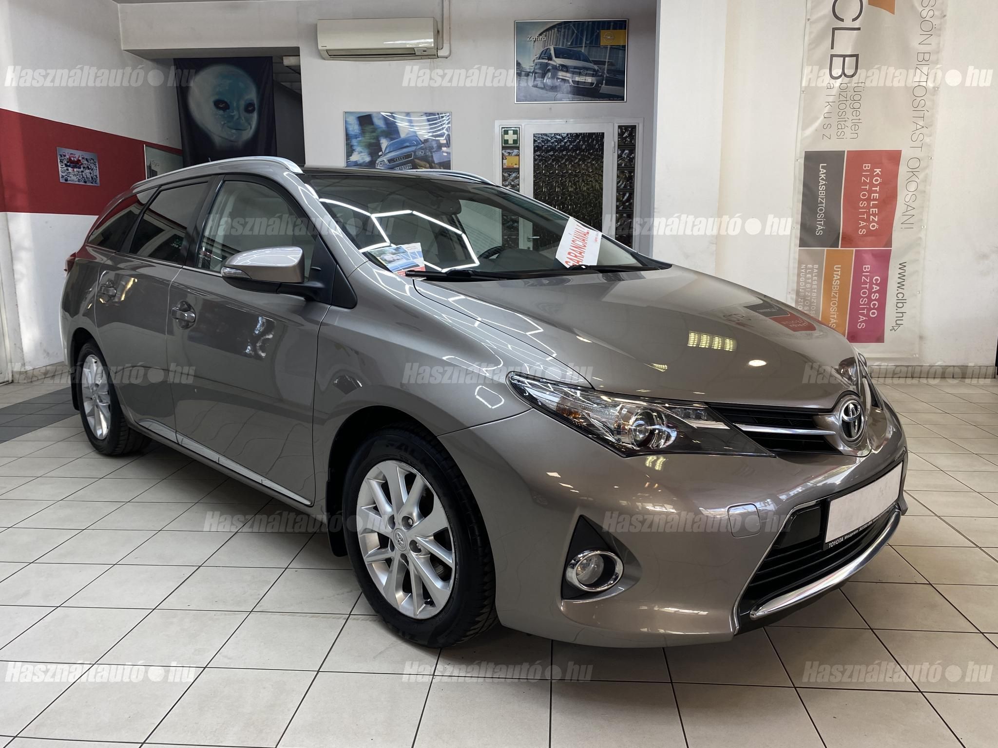 TOYOTA AURIS 2013/12 - 1