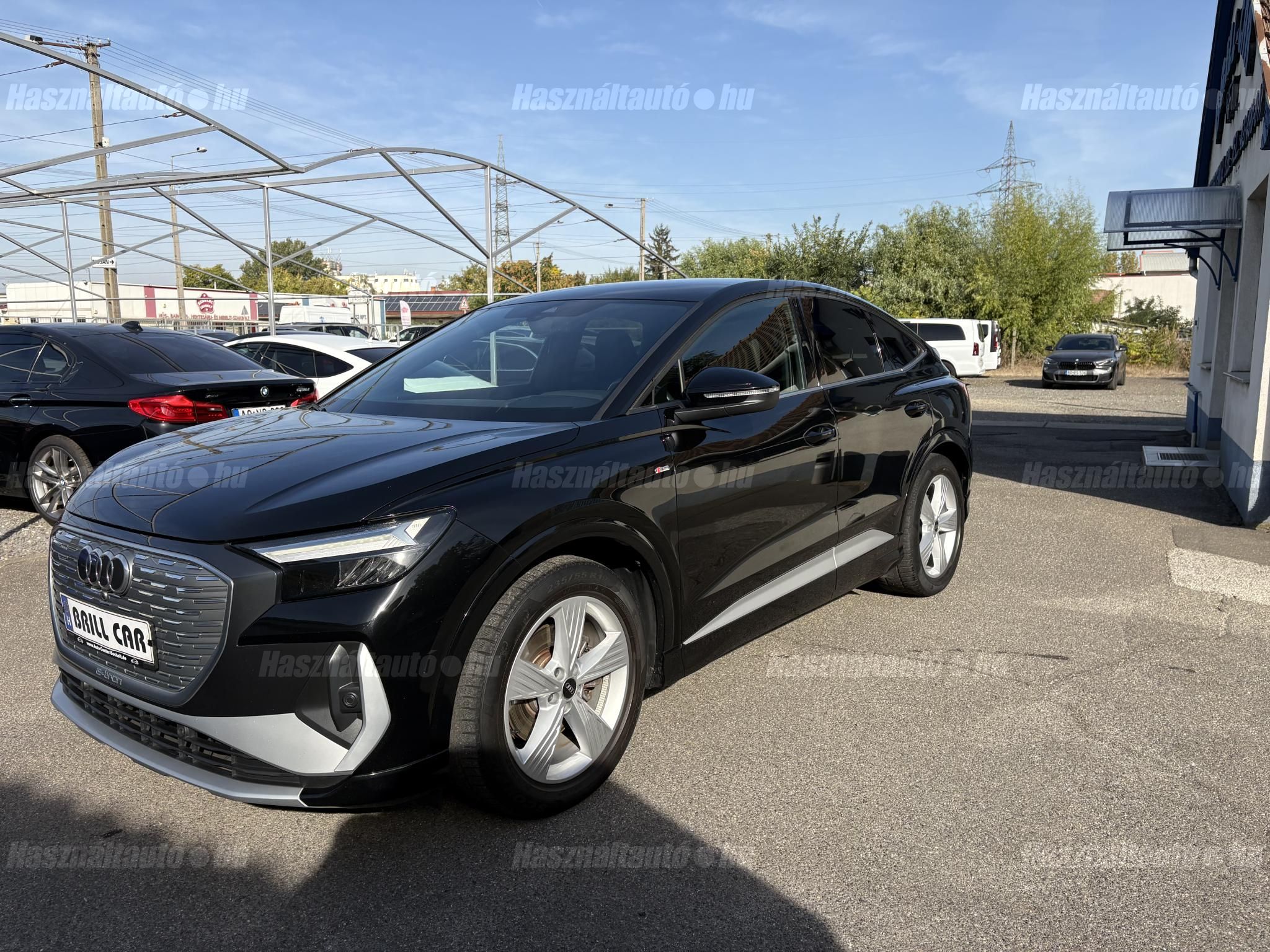 AUDI Q4 2021/12 - 1