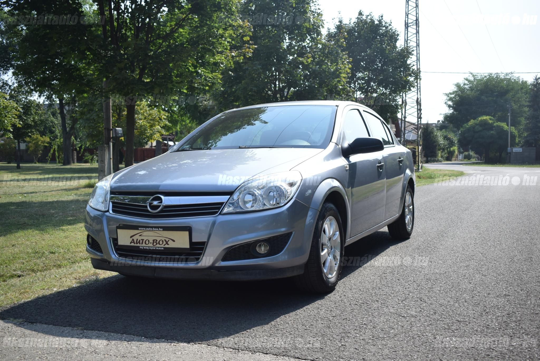 OPEL ASTRA H 2012 - 1
