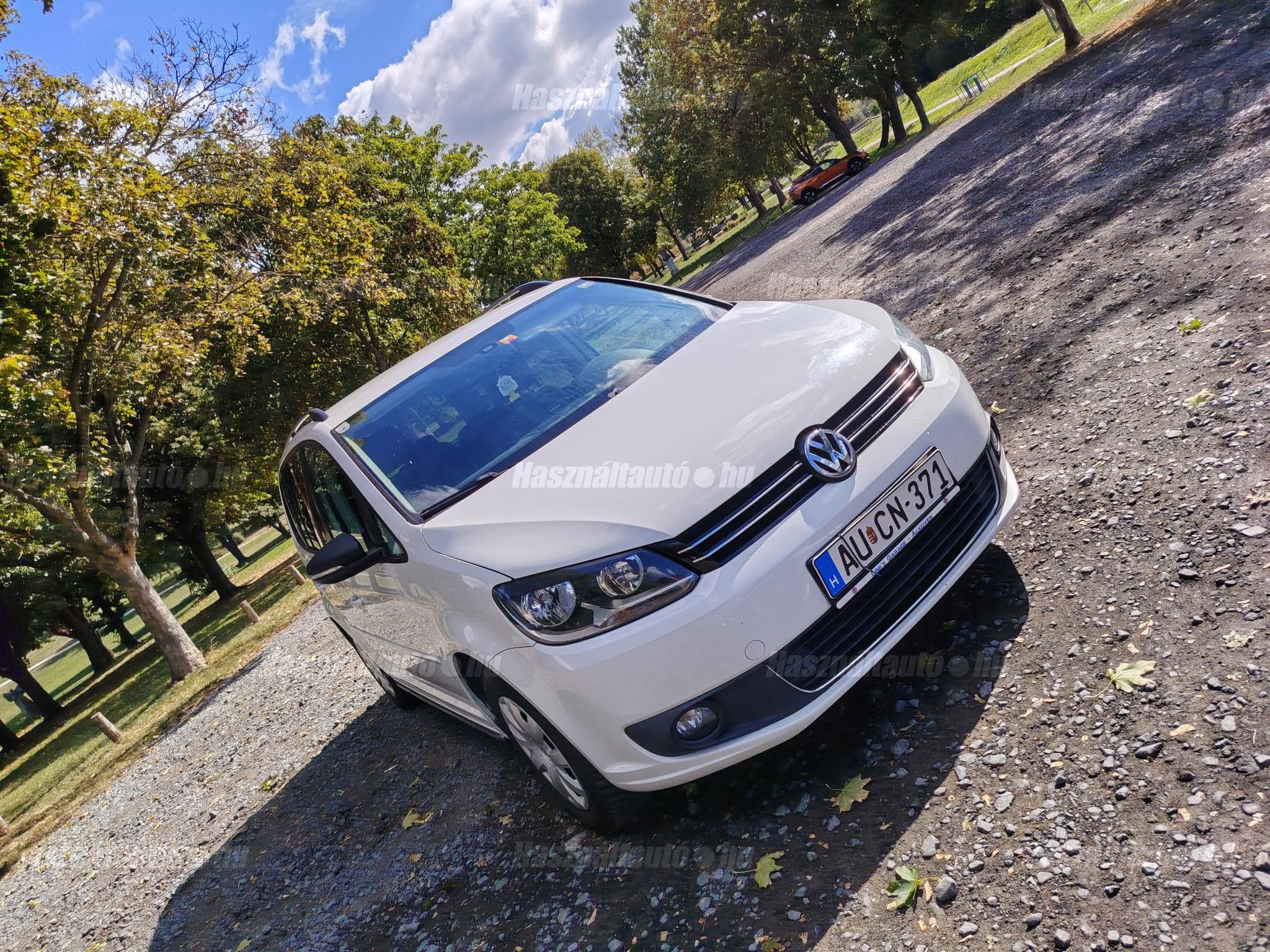 VOLKSWAGEN TOURAN 2011/12 - 1