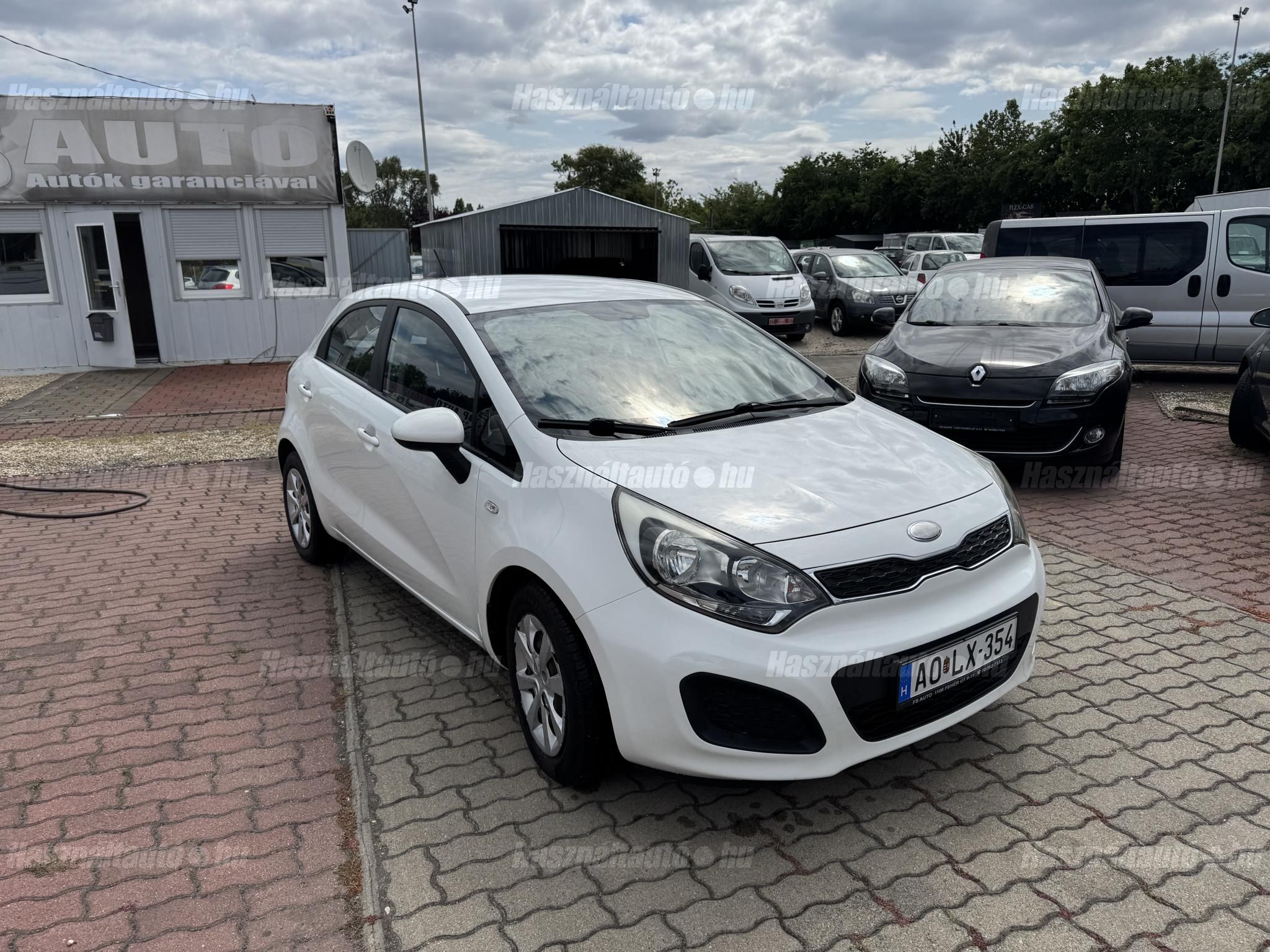 KIA RIO 2013/6 - 1