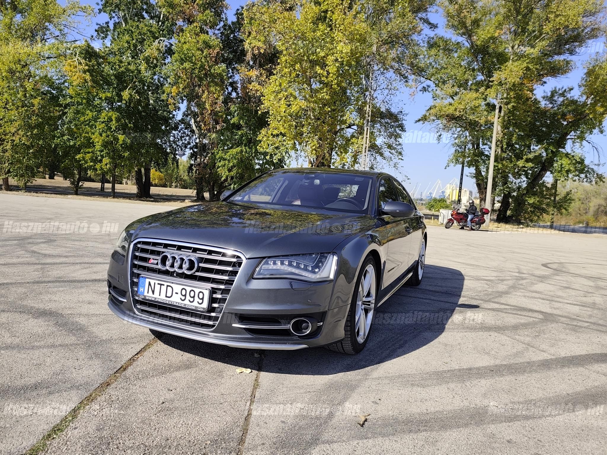AUDI S8 2013 - 1