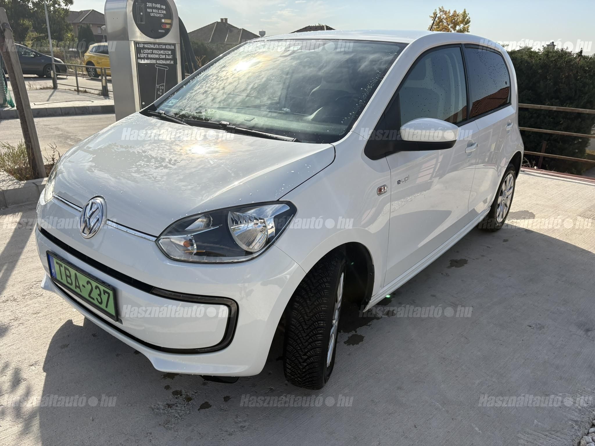 VOLKSWAGEN UP 2014 - 1