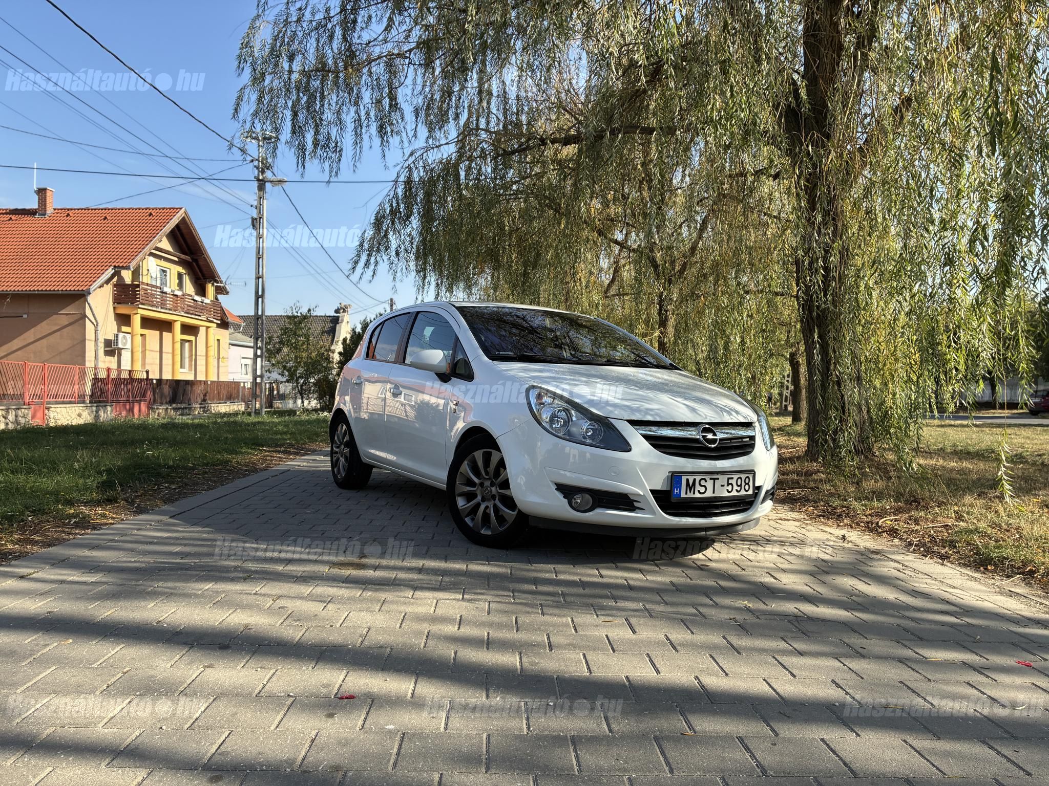 OPEL CORSA D 2010/7 - 1