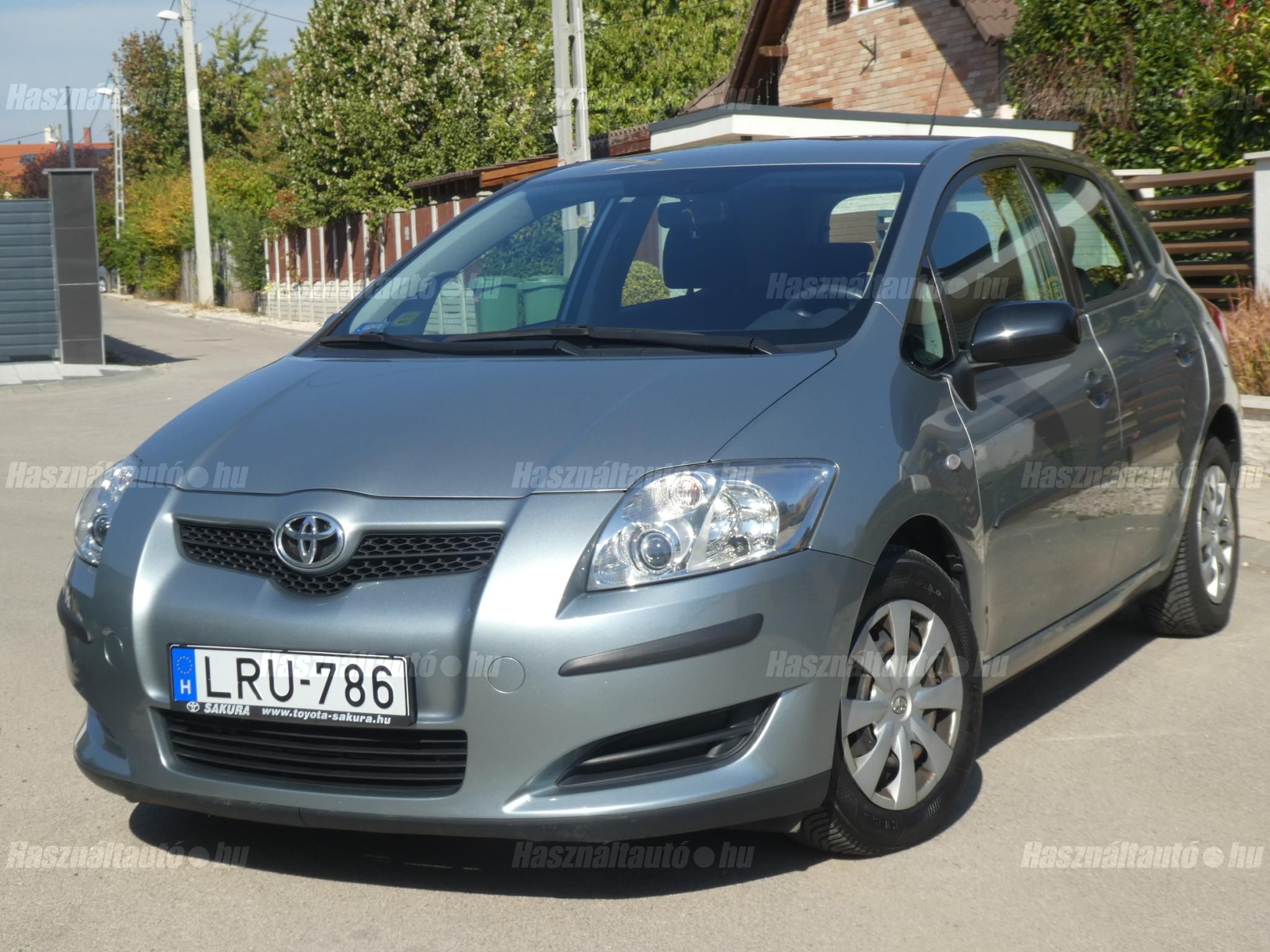 TOYOTA AURIS 2010/3 - 1