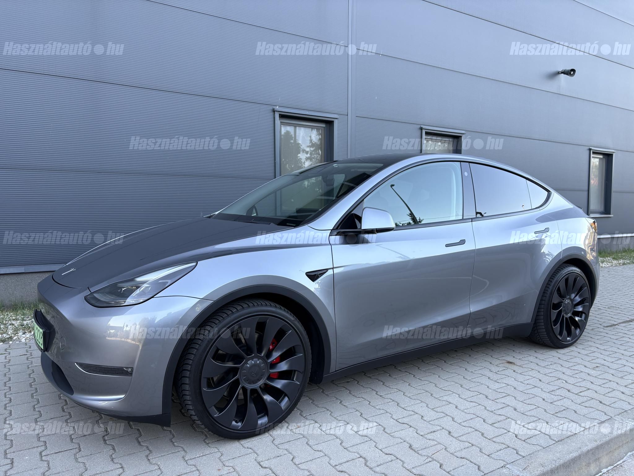 TESLA MODEL Y 2023/2 - 1