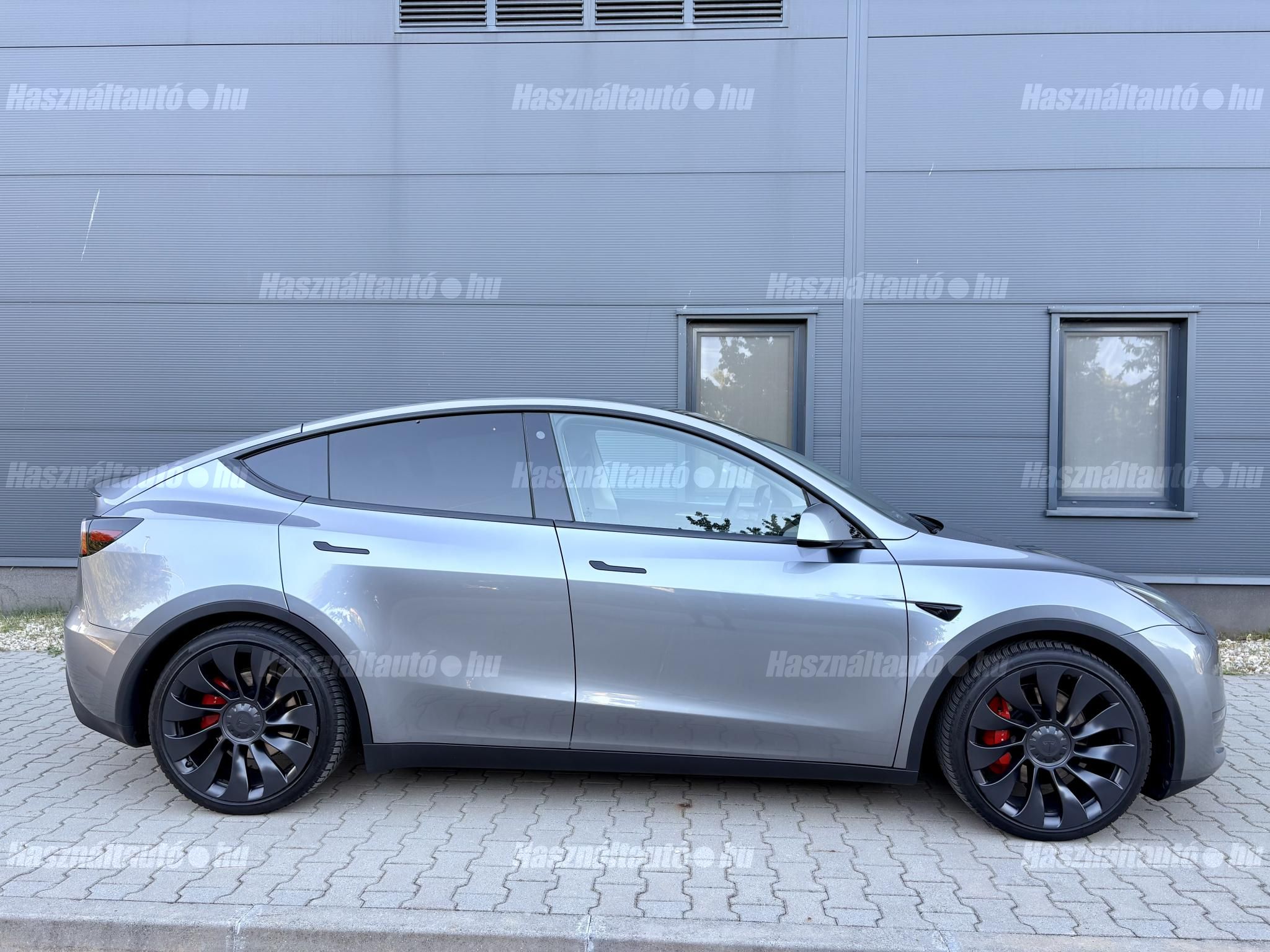 TESLA MODEL Y 2023/2 - 1