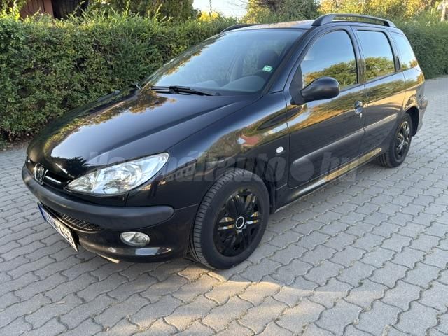 PEUGEOT 206 2004/8 - 1