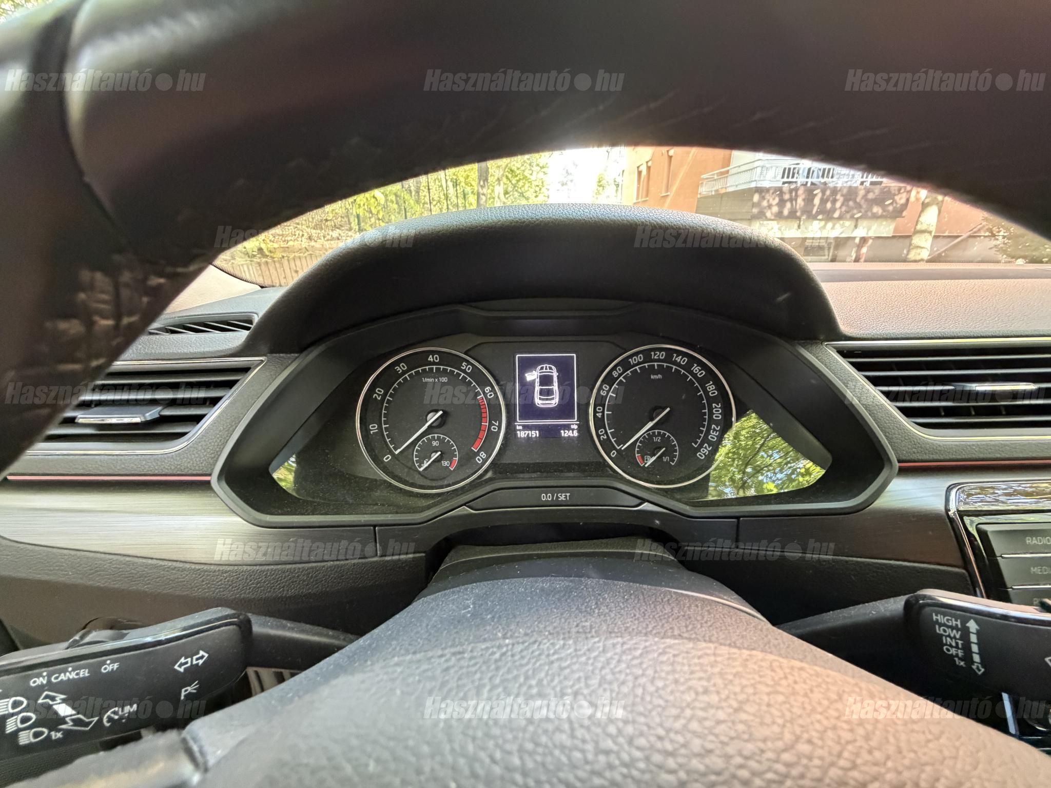 SKODA SUPERB 2017/4 - 1