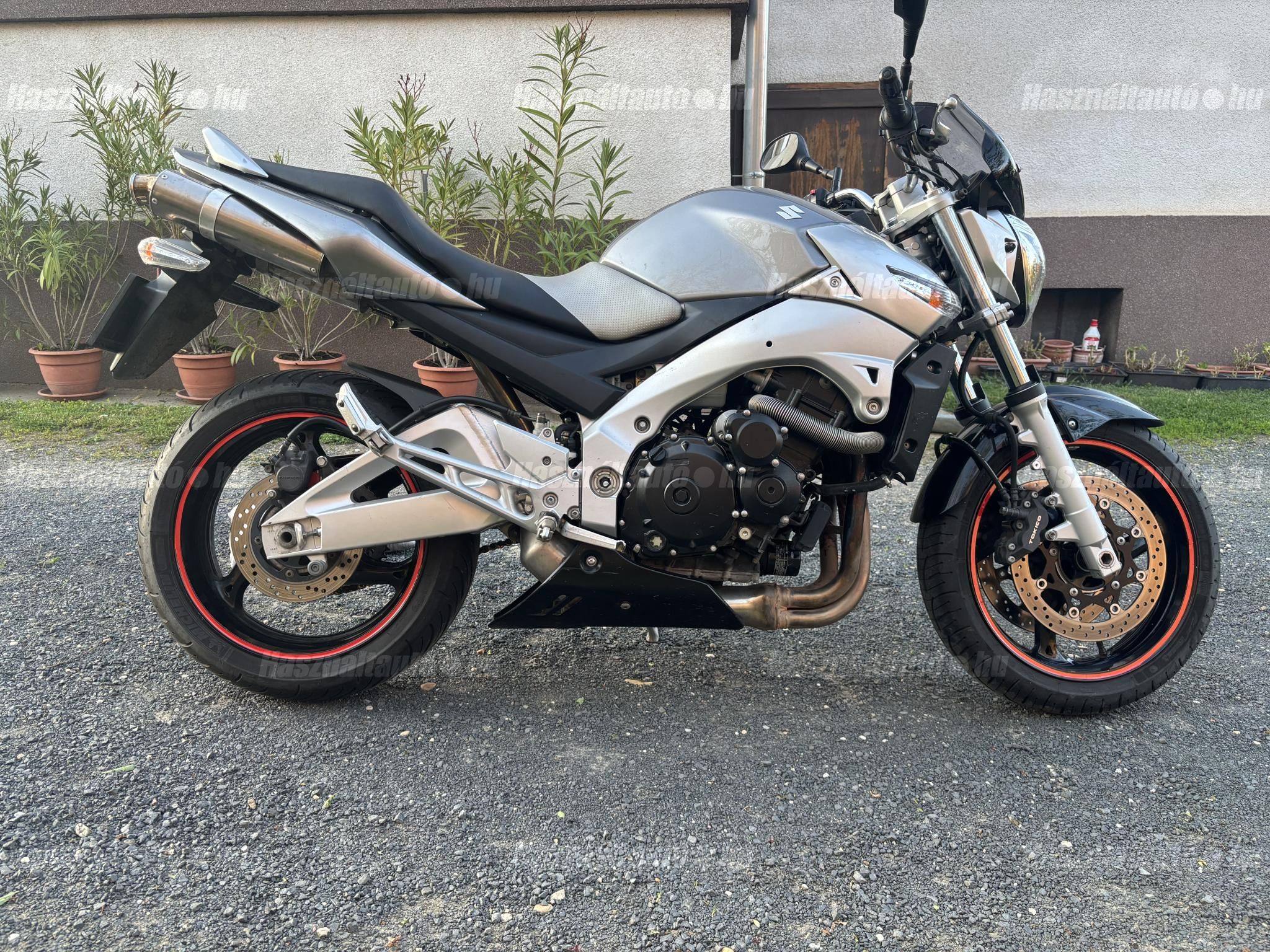 SUZUKI GSR 600 2006 - 1