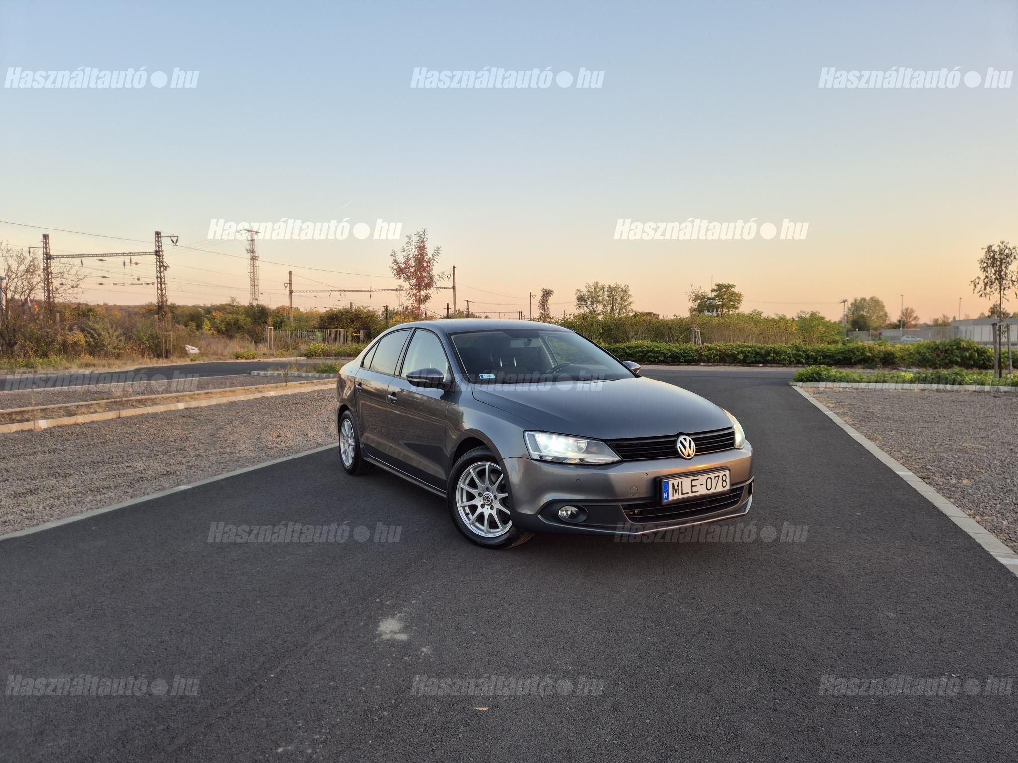 VOLKSWAGEN JETTA VI 2013/8 - 1