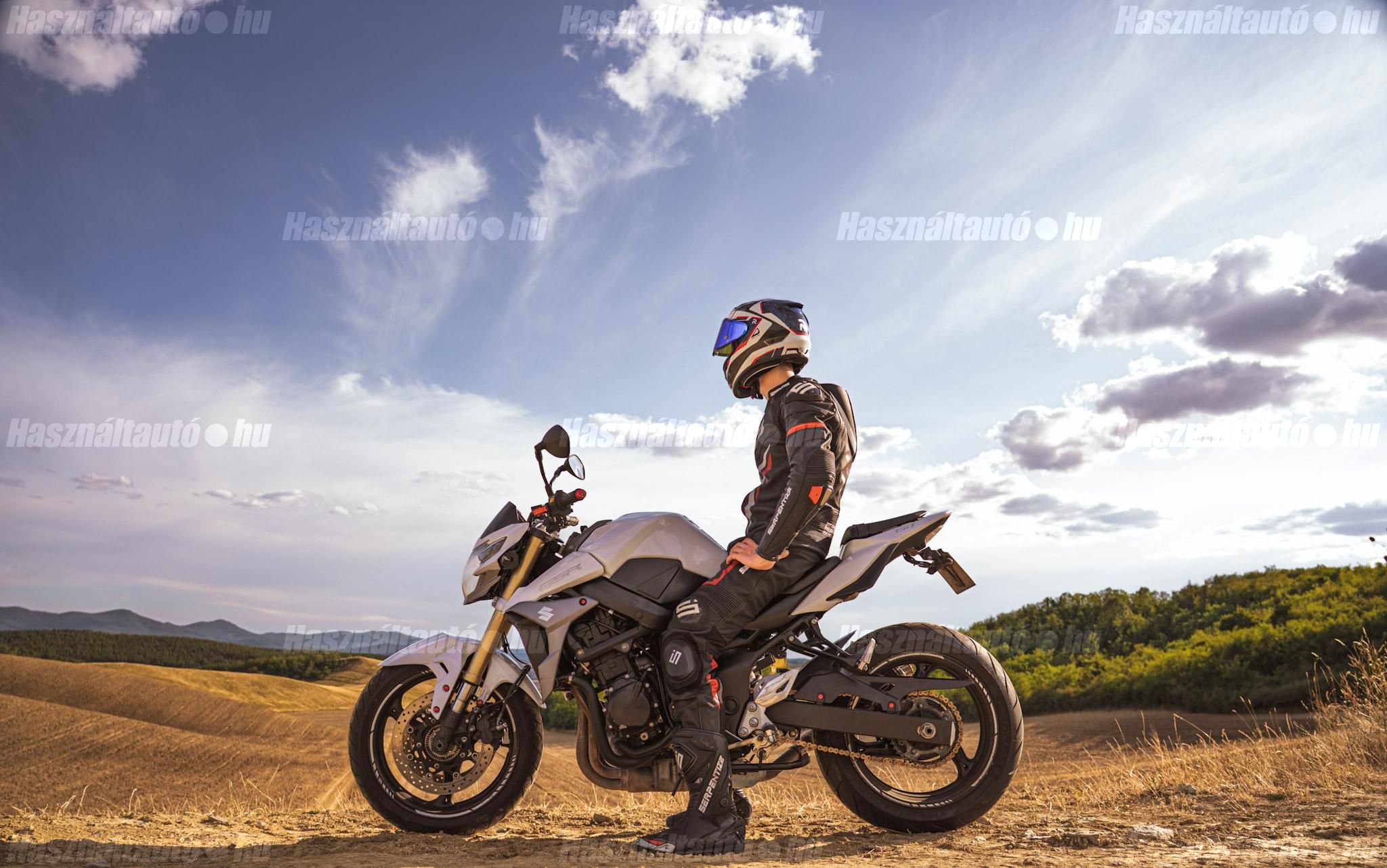 SUZUKI GSR 750 2015 - 1