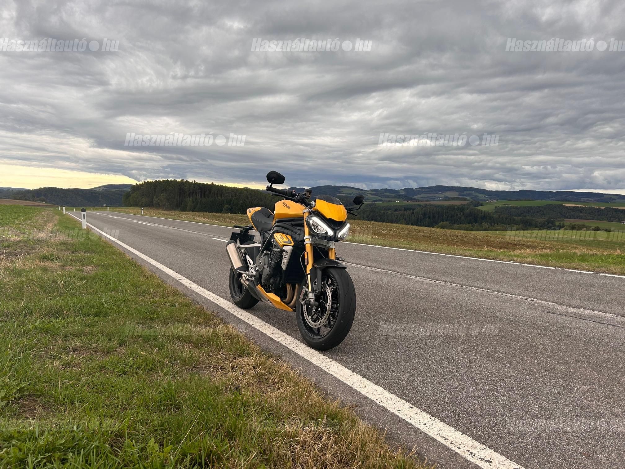 TRIUMPH SPEED TRIPLE 1200 RS 2024/8 - 1